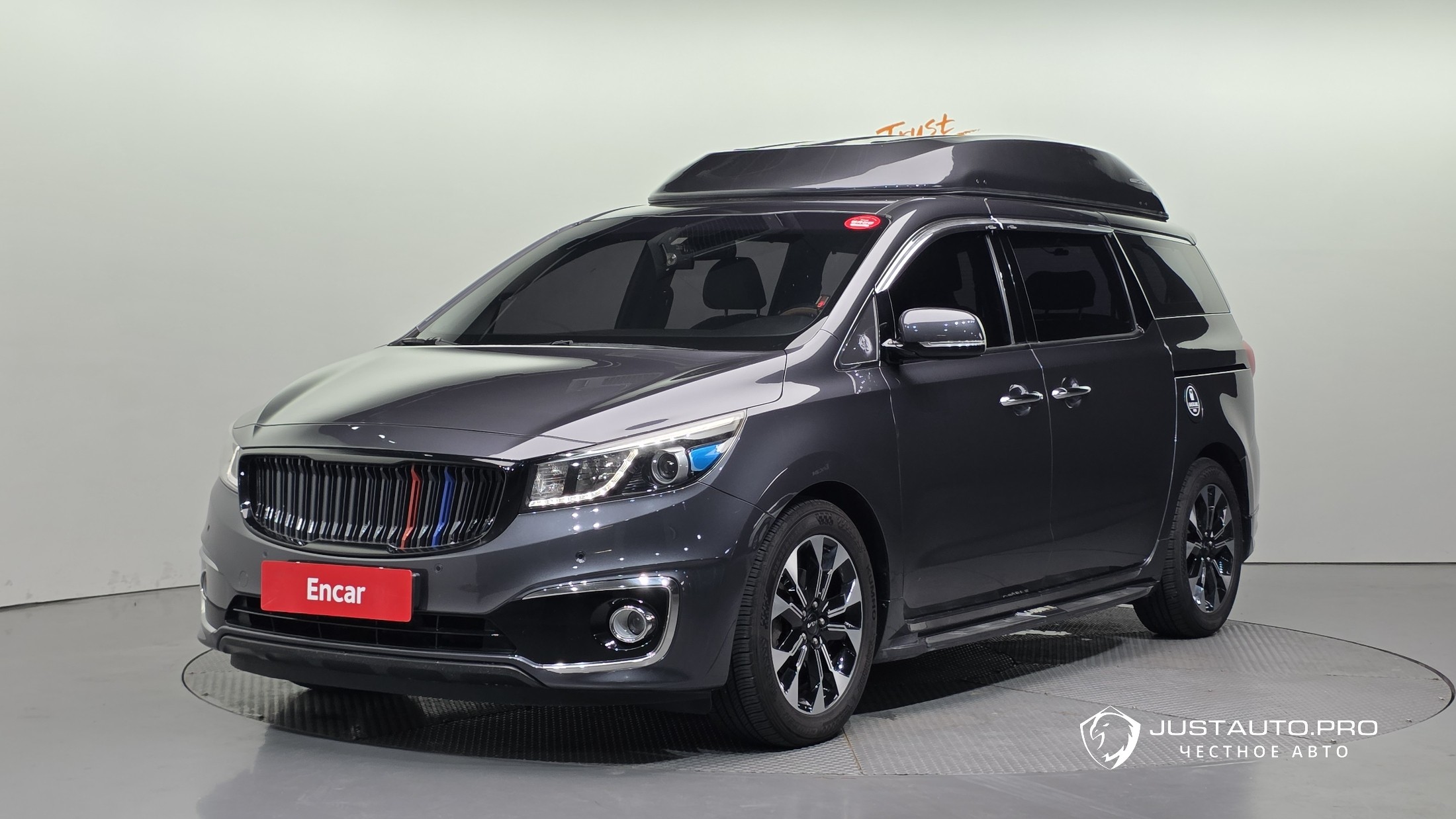 Автомобиль Kia Canival