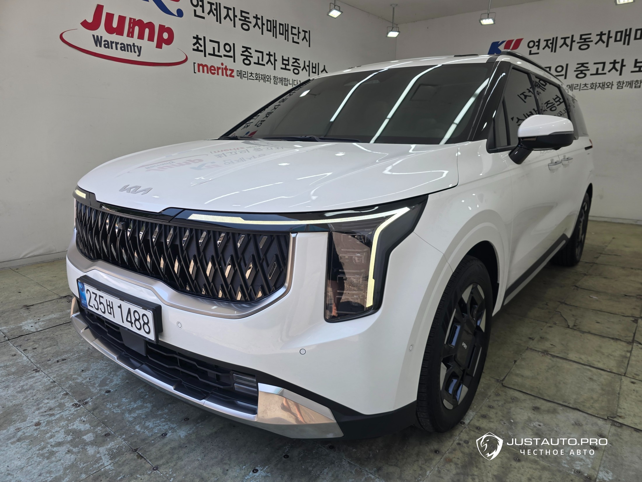 Автомобиль Kia Canival