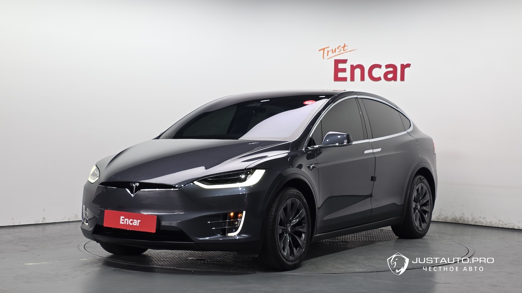 Автомобиль Tesla Model X