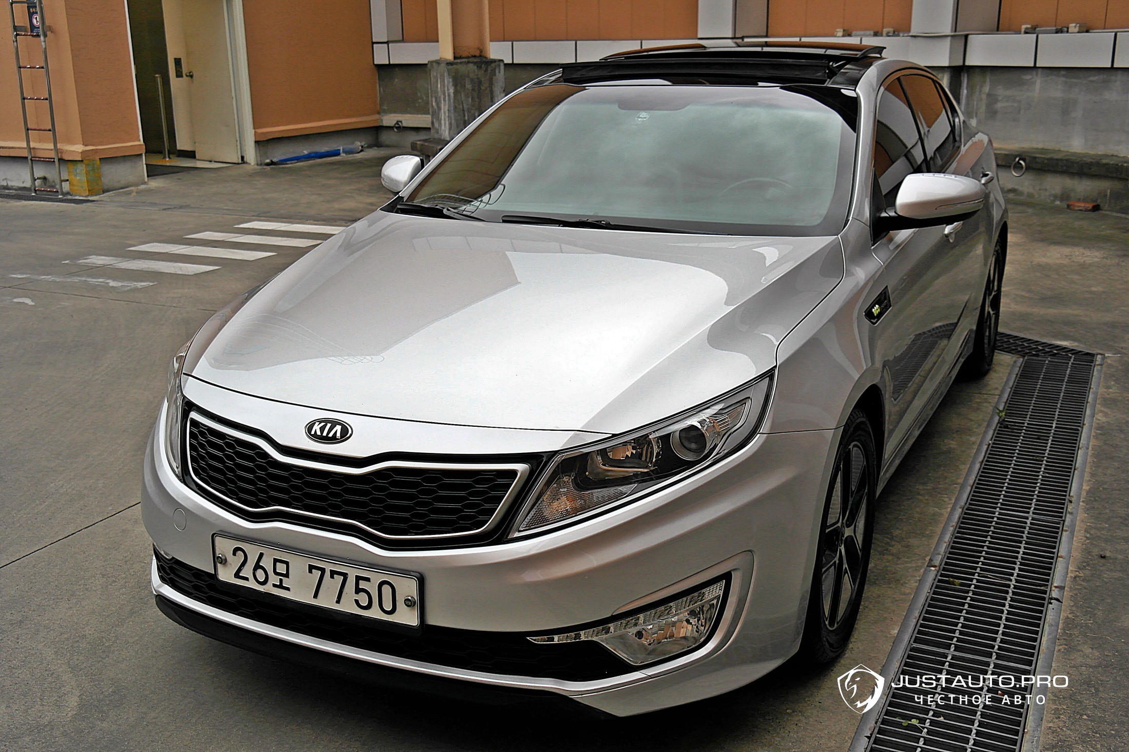 Автомобиль Kia K5