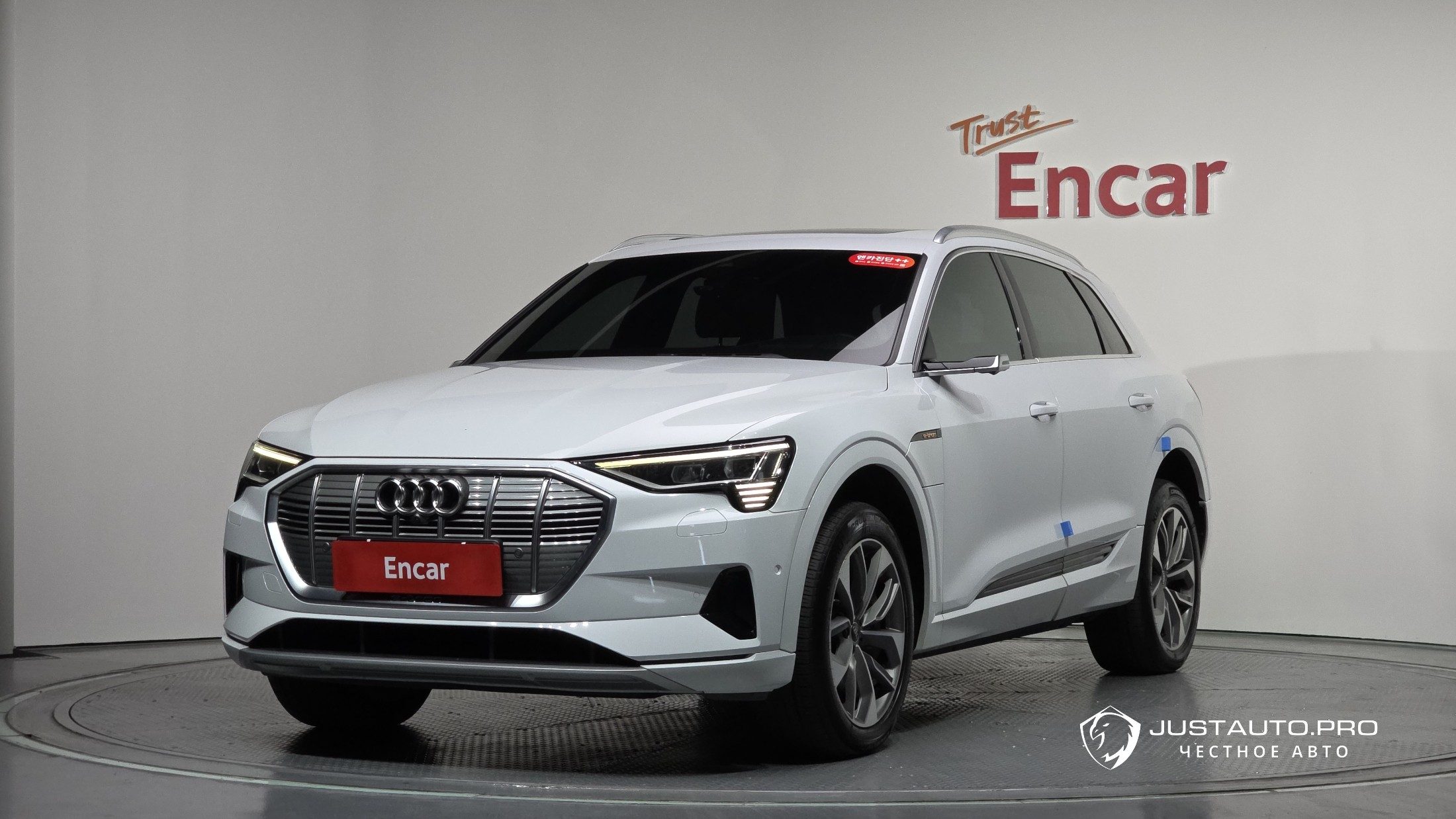 Автомобиль Audi e-tron
