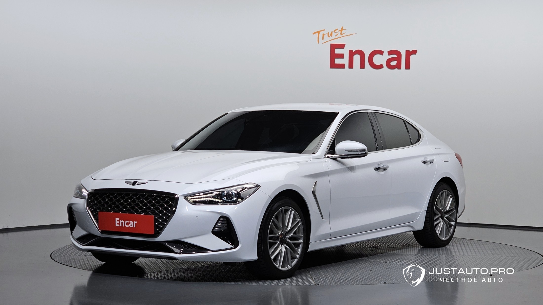 Автомобиль Genesis G70