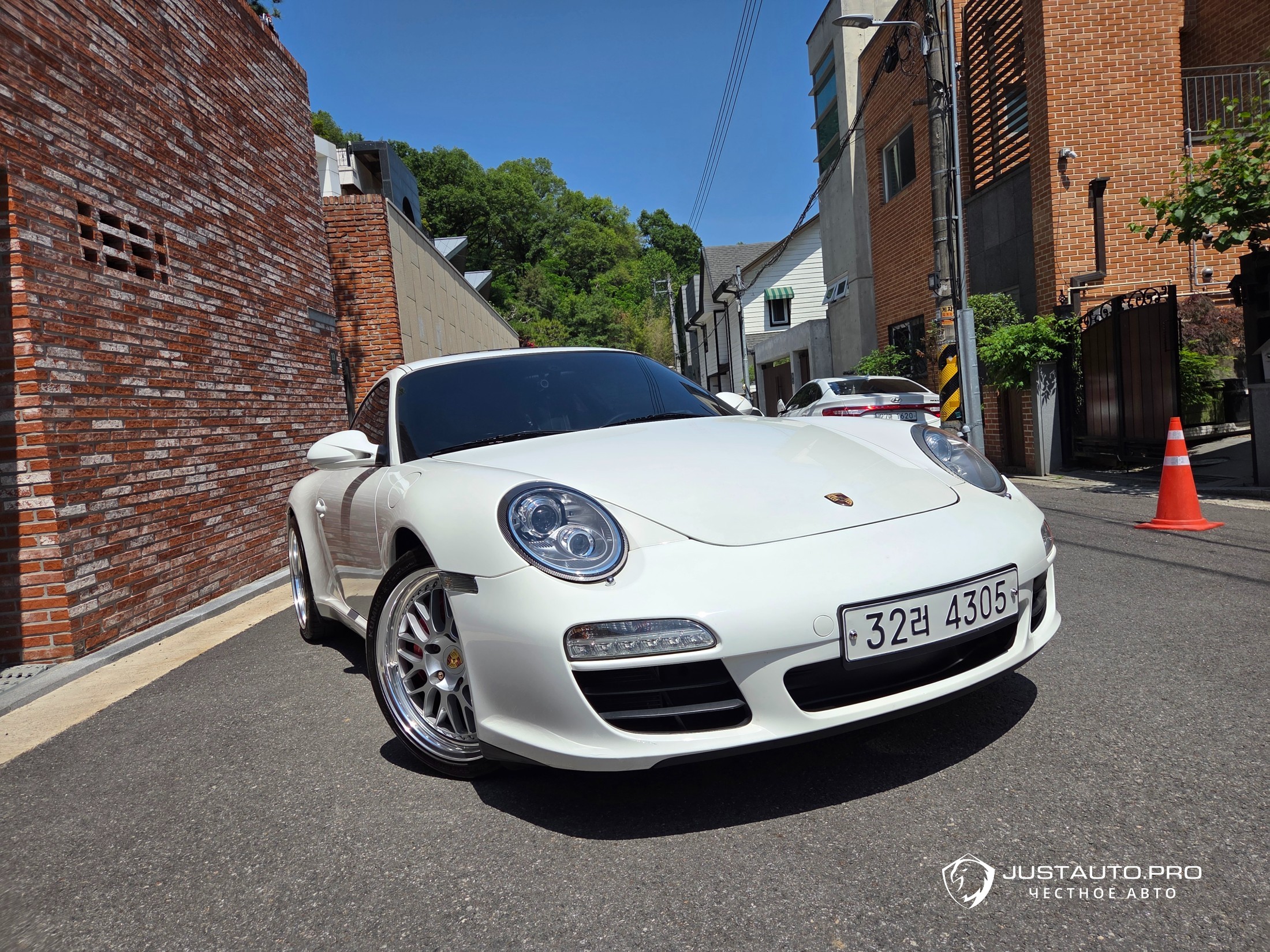 Автомобиль Porsche 911