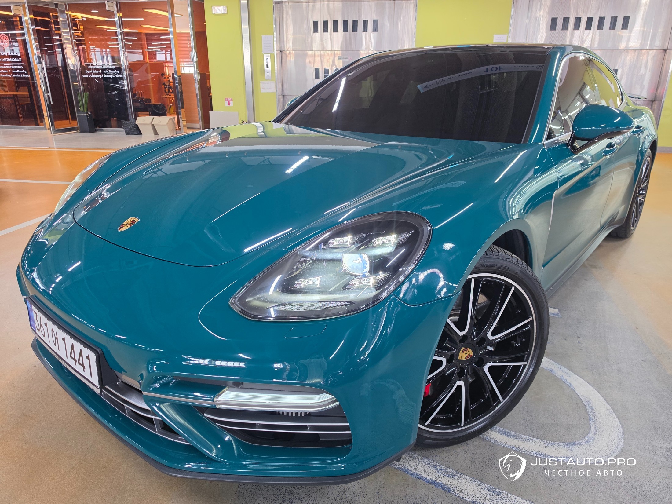 Автомобиль Porsche Panamera