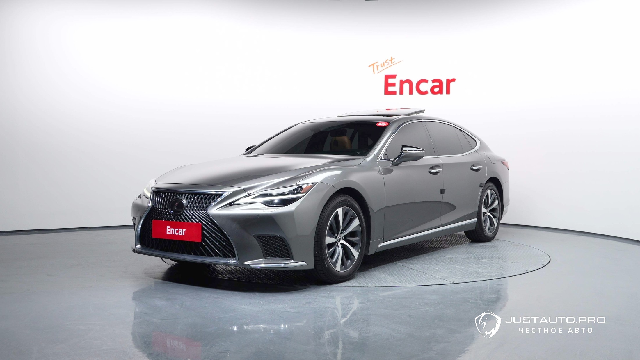 Автомобиль Lexus LS