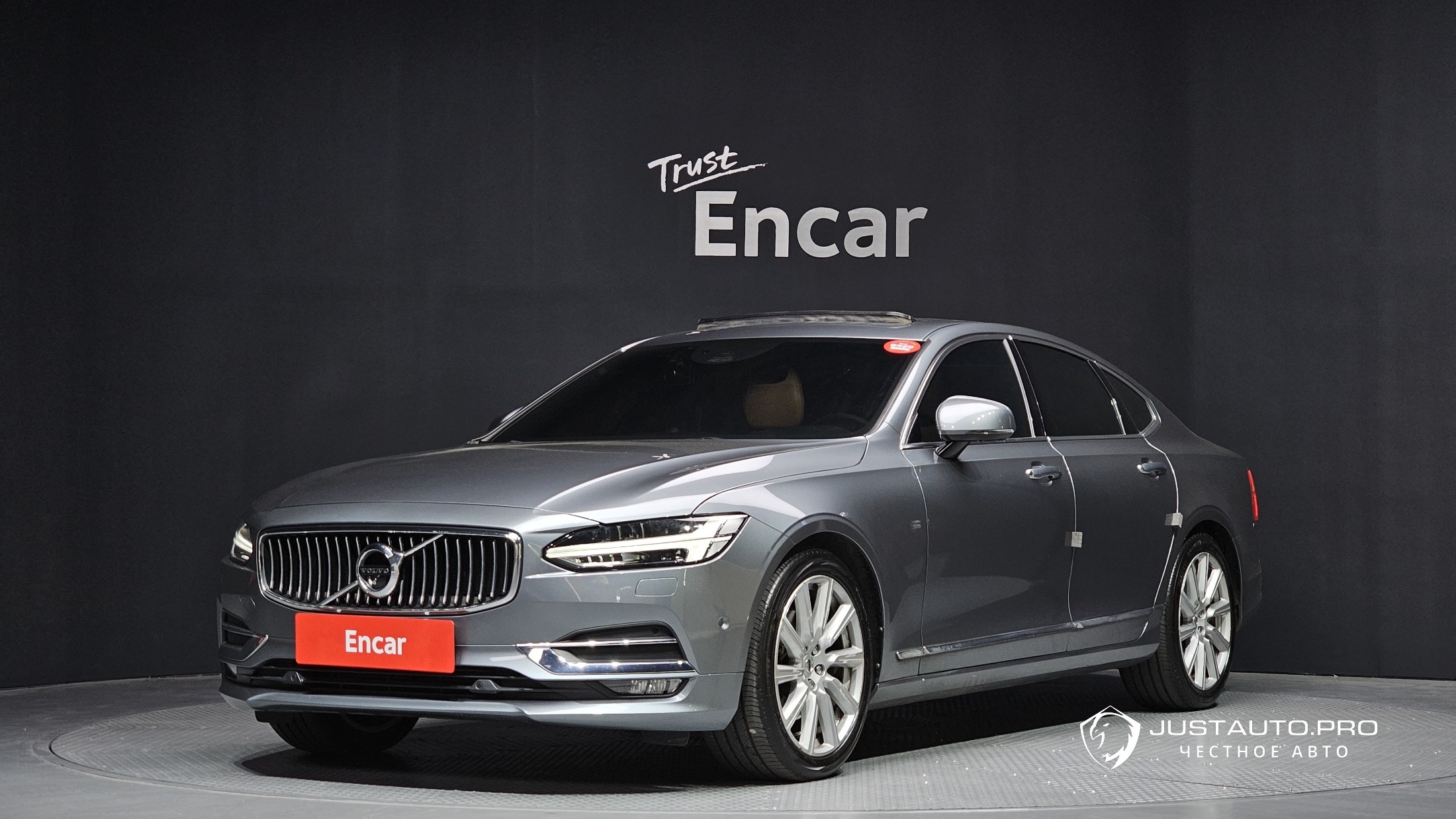 Автомобиль Volvo S90