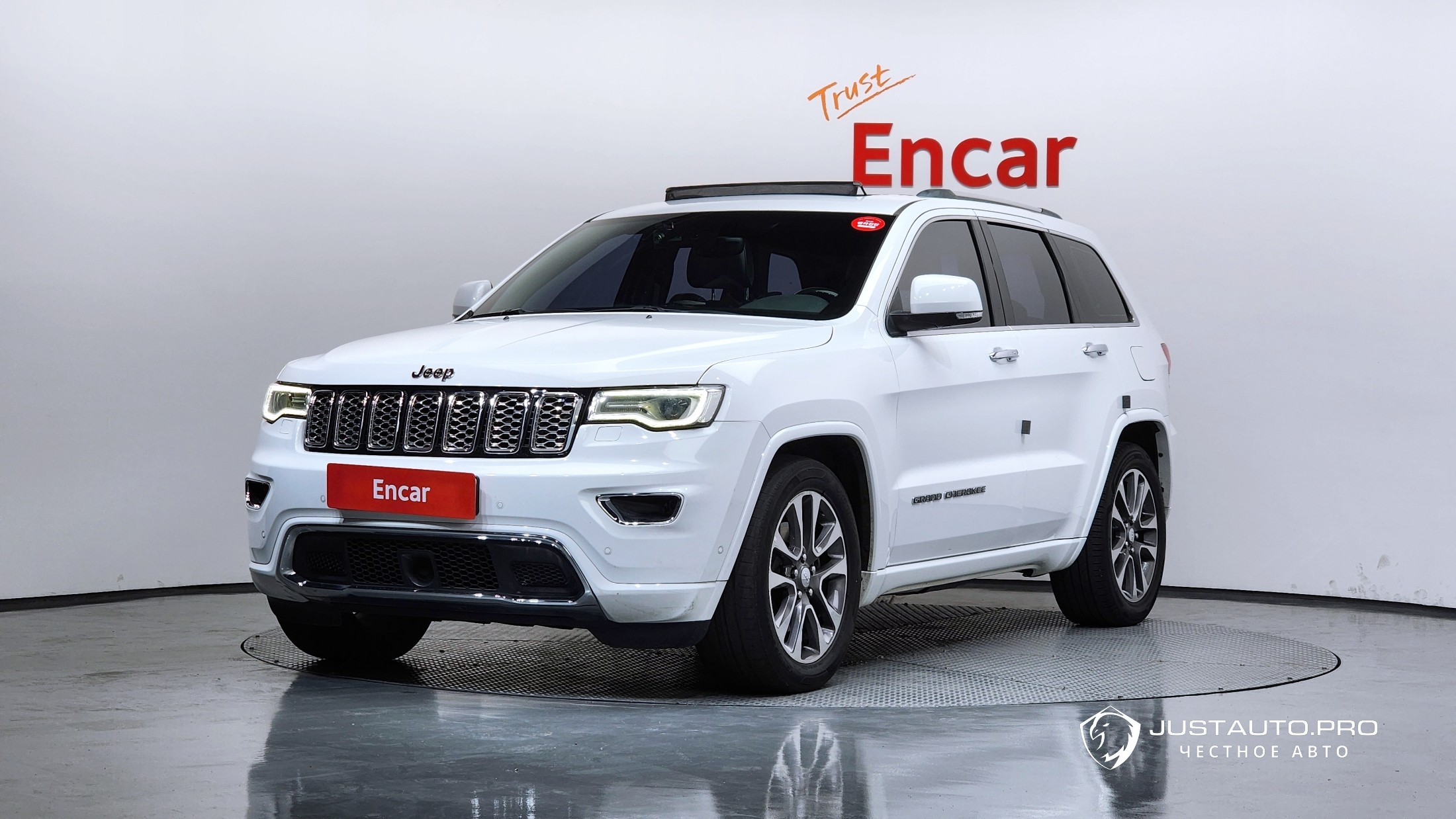 Автомобиль Jeep Cherokee