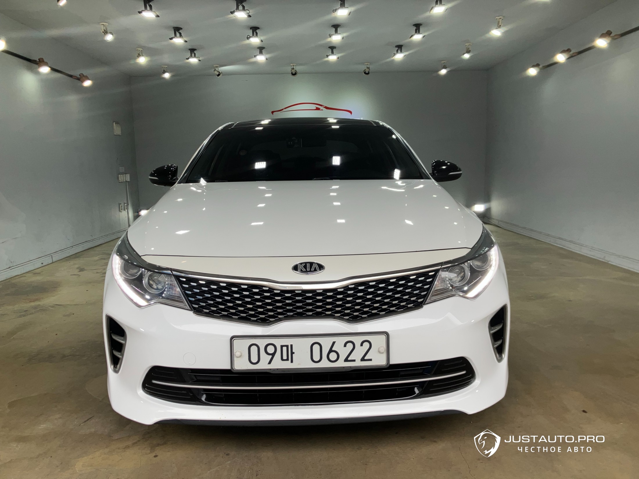 Автомобиль Kia K5