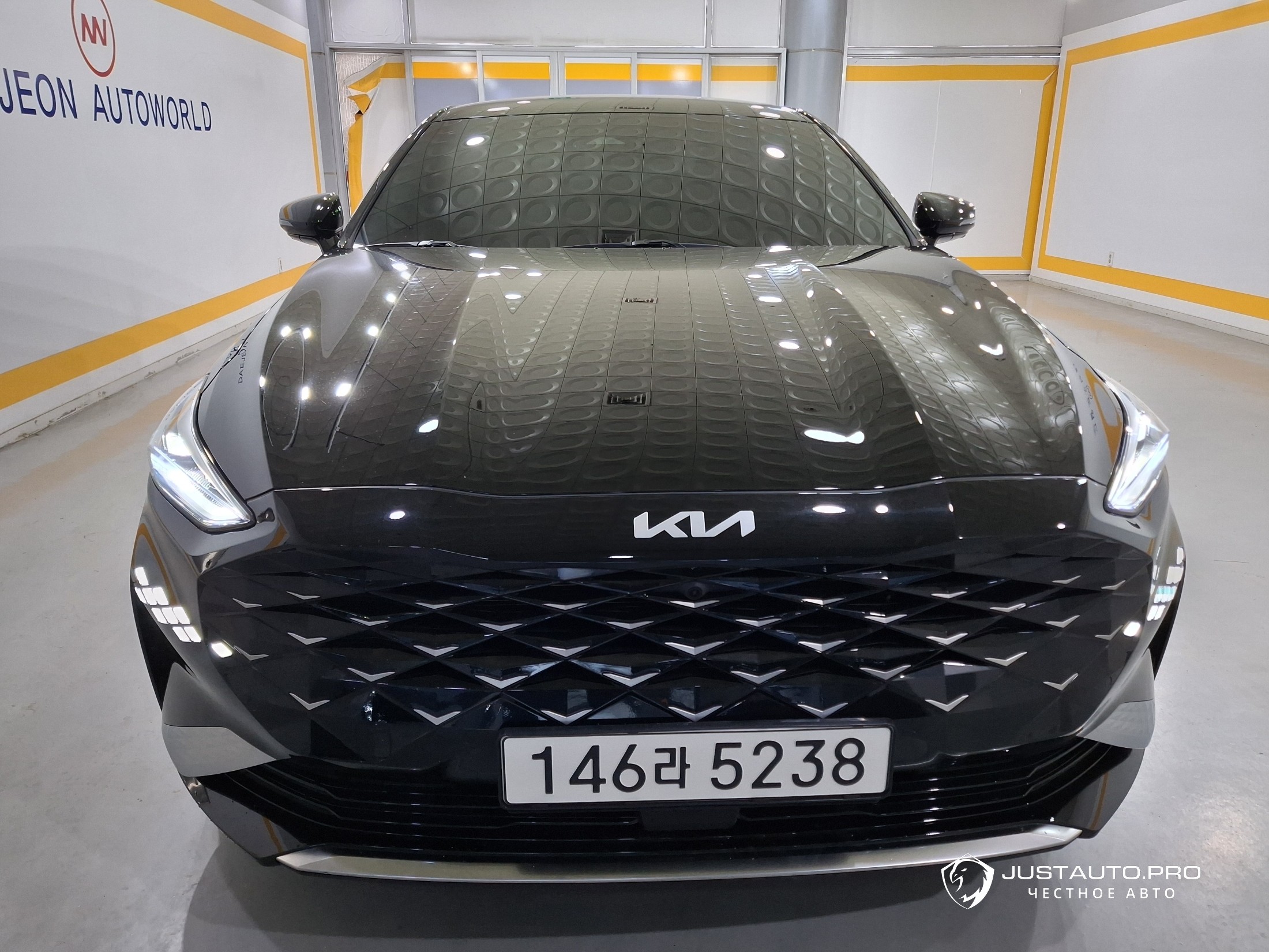 Автомобиль Kia K8