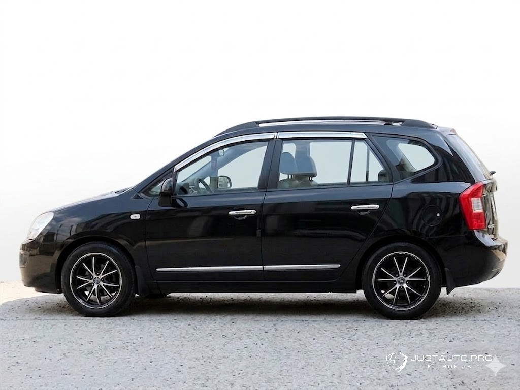 Автомобиль Kia Carens
