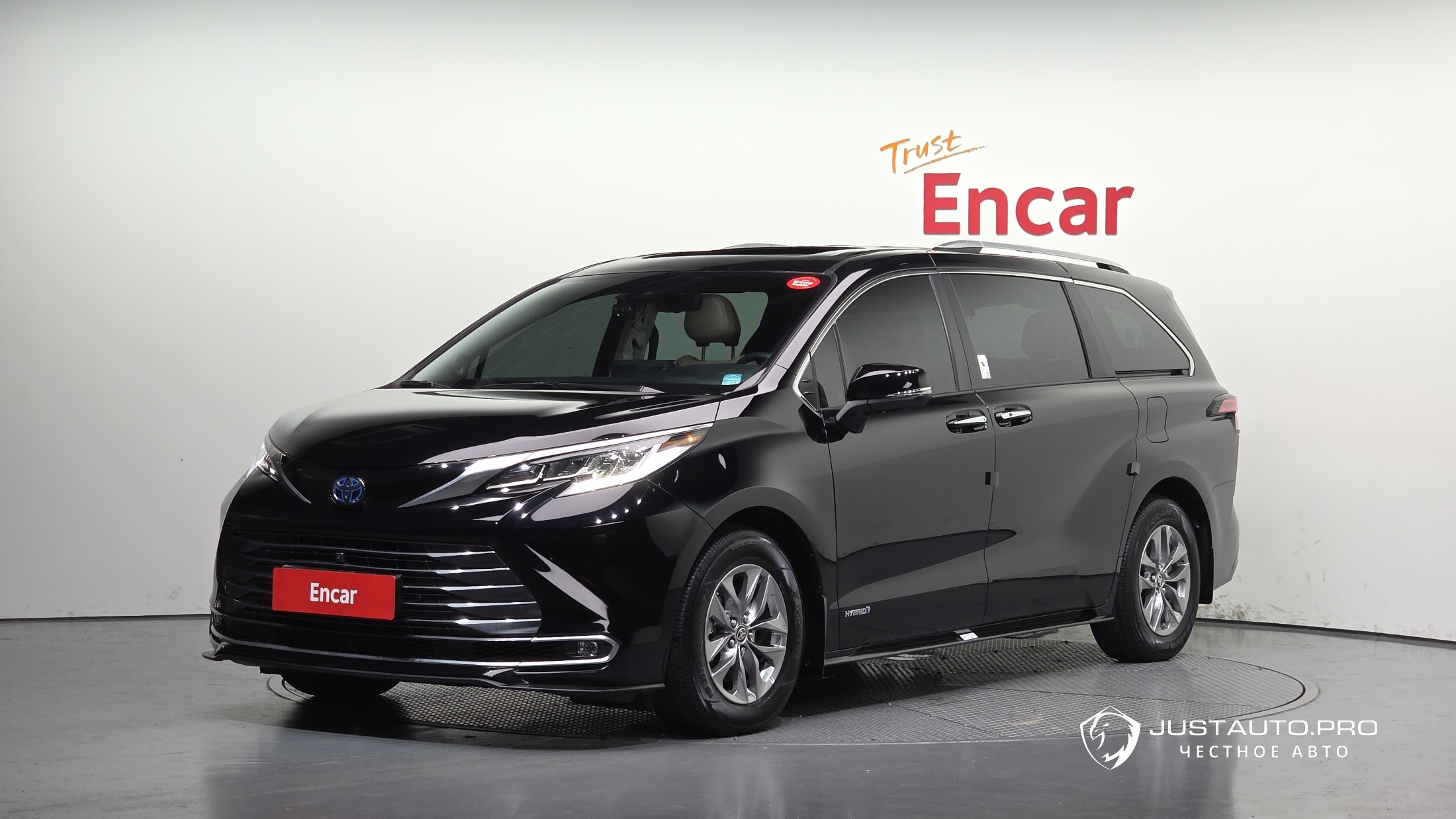 Автомобиль Toyota Sienna