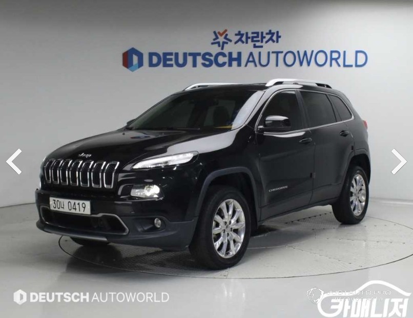 Автомобиль Jeep Cherokee