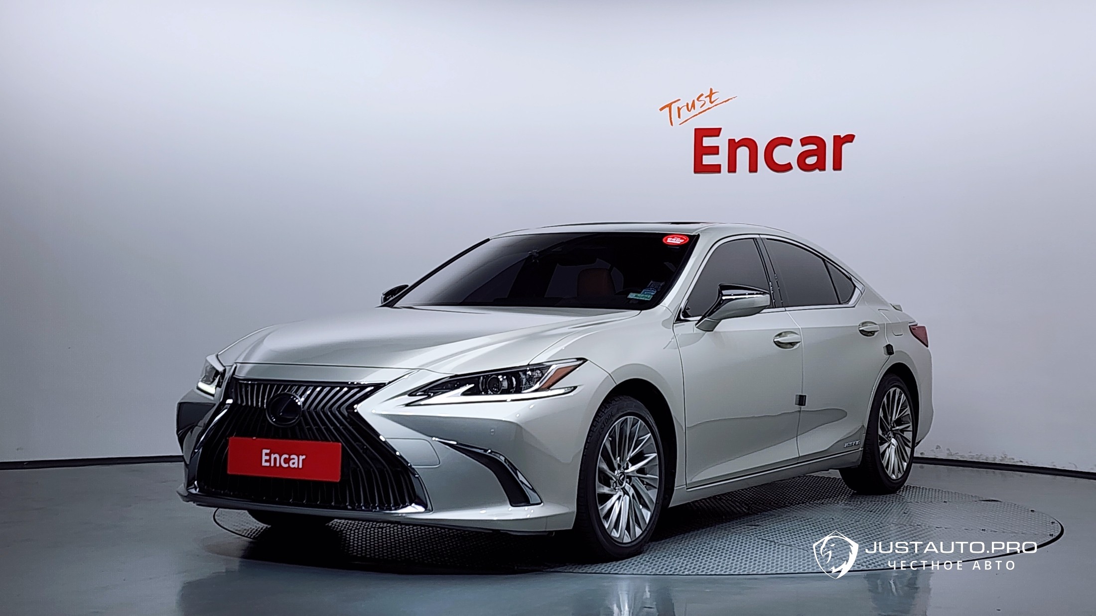Автомобиль Lexus ES