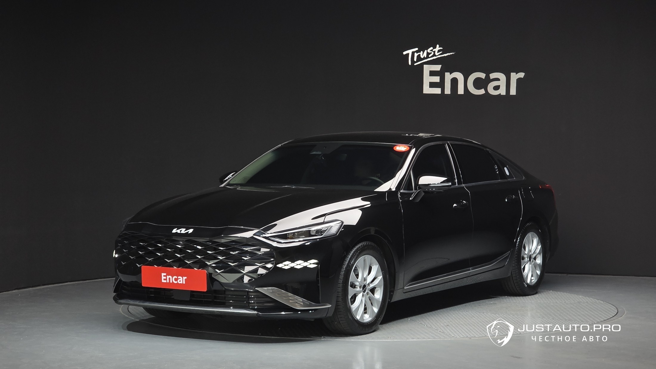 Автомобиль Kia K8