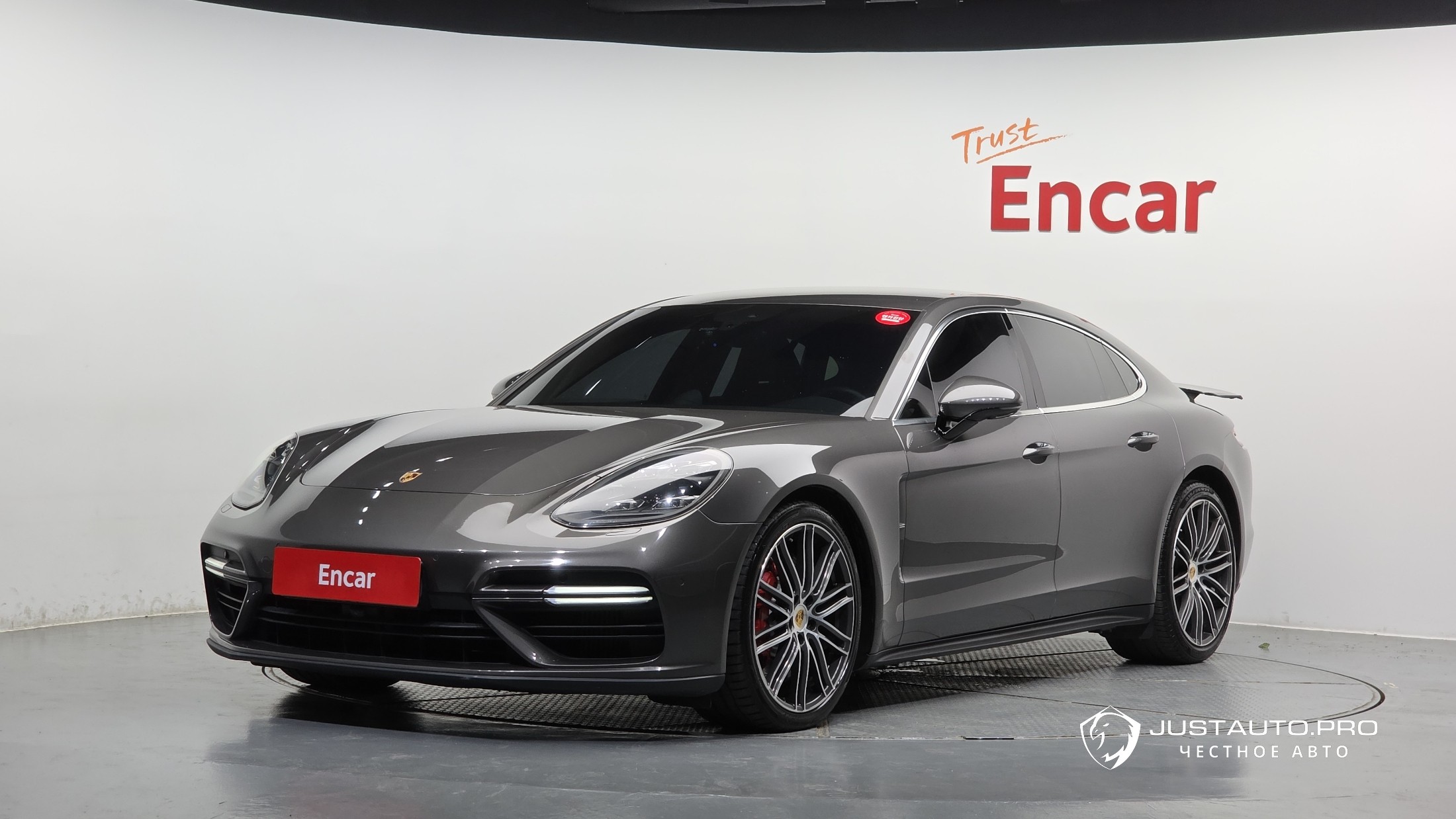 Автомобиль Porsche Panamera