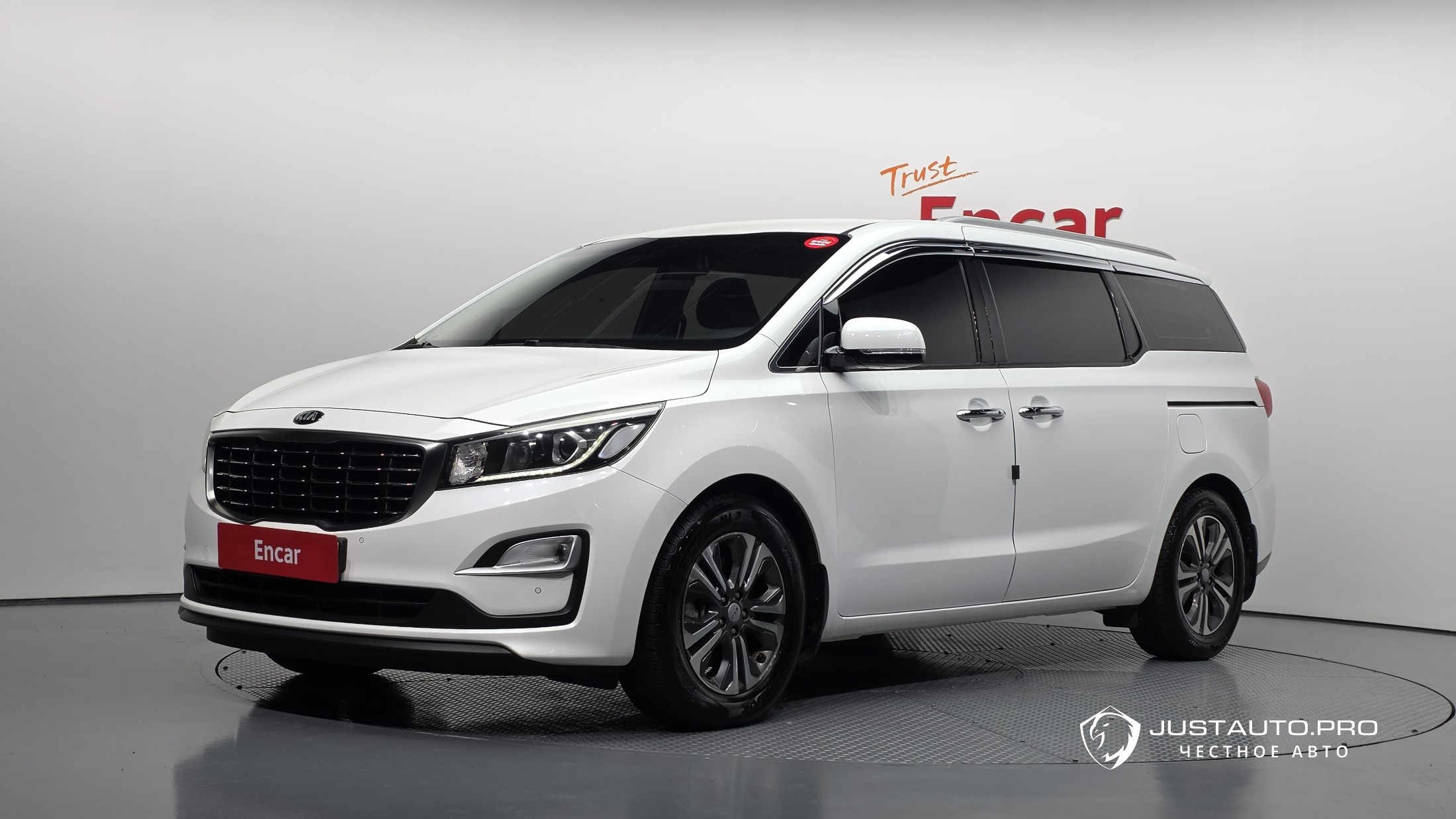 Автомобиль Kia Canival