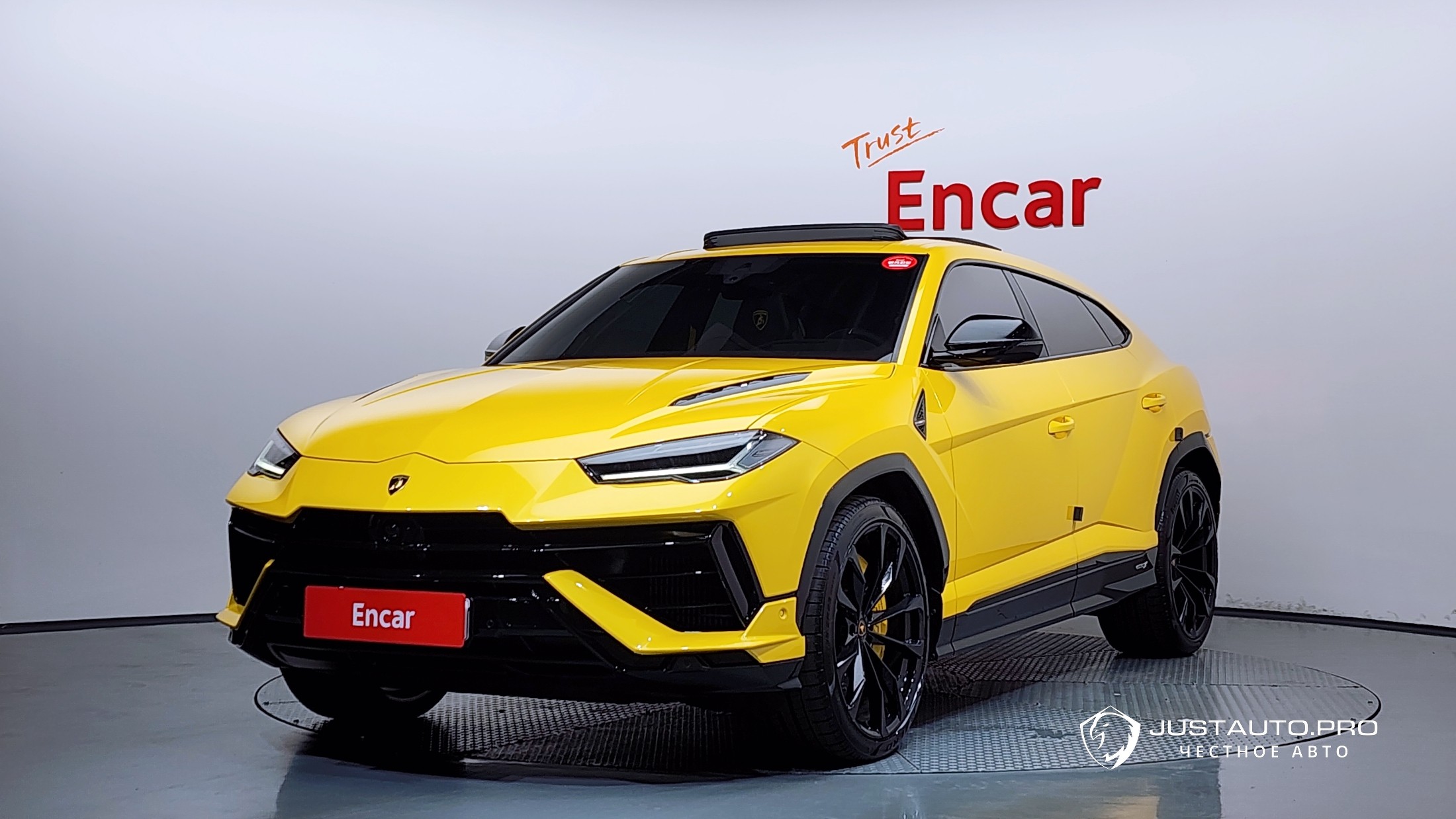 Автомобиль Lamborghini Urus