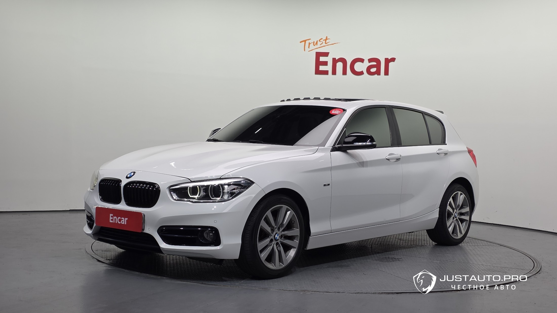 Автомобиль BMW 1-Series