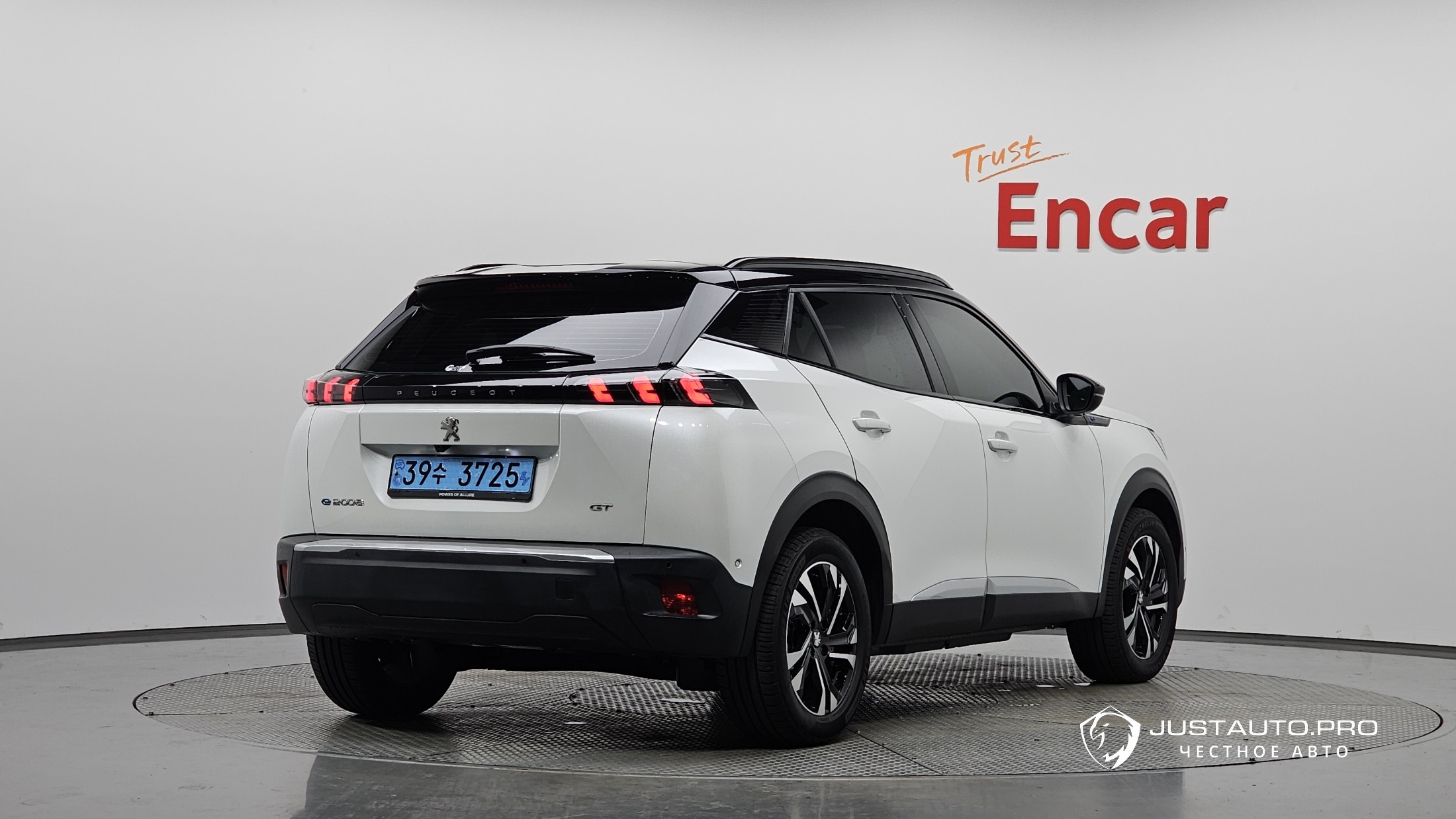 Автомобиль Peugeot 2008