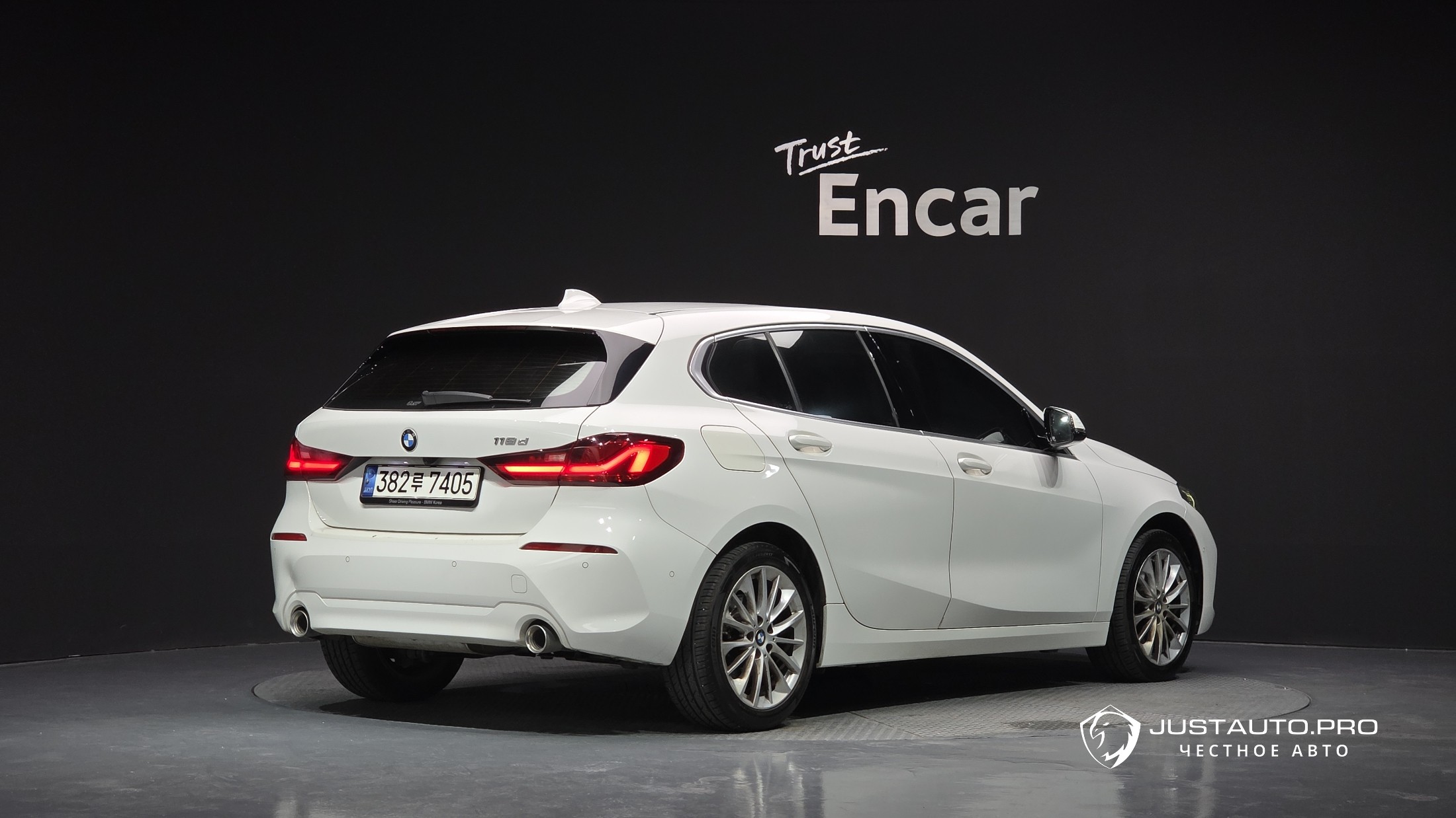 Автомобиль BMW 1-Series