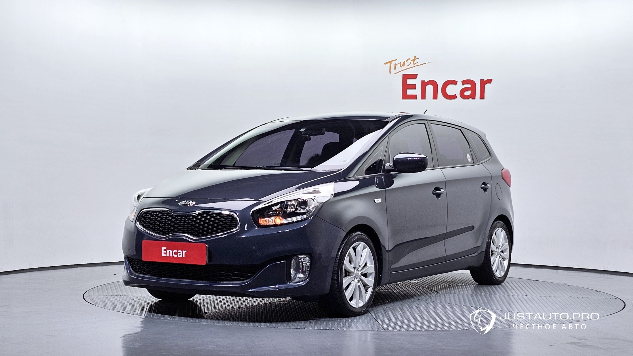 Автомобиль Kia Carens