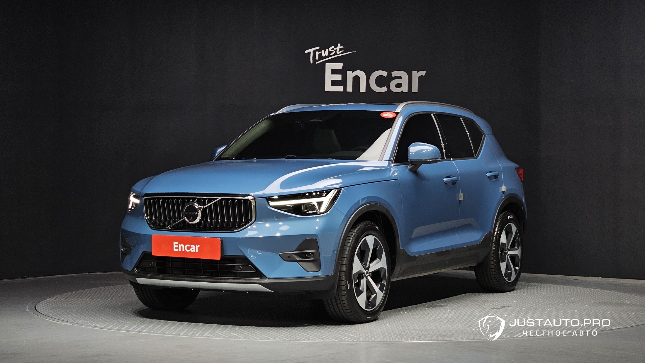Автомобиль Volvo XC40