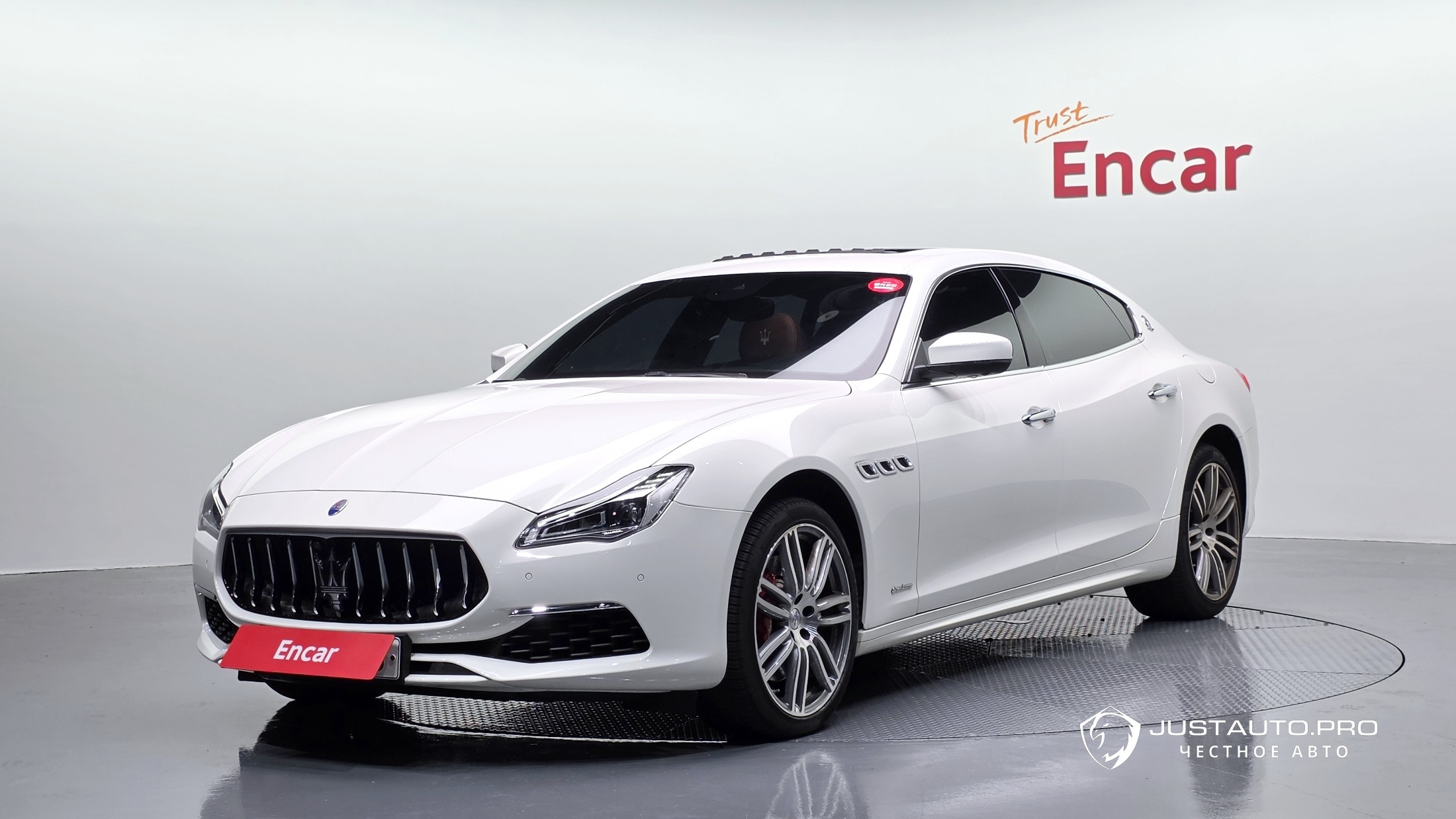 Автомобиль Maserati Quattroporte