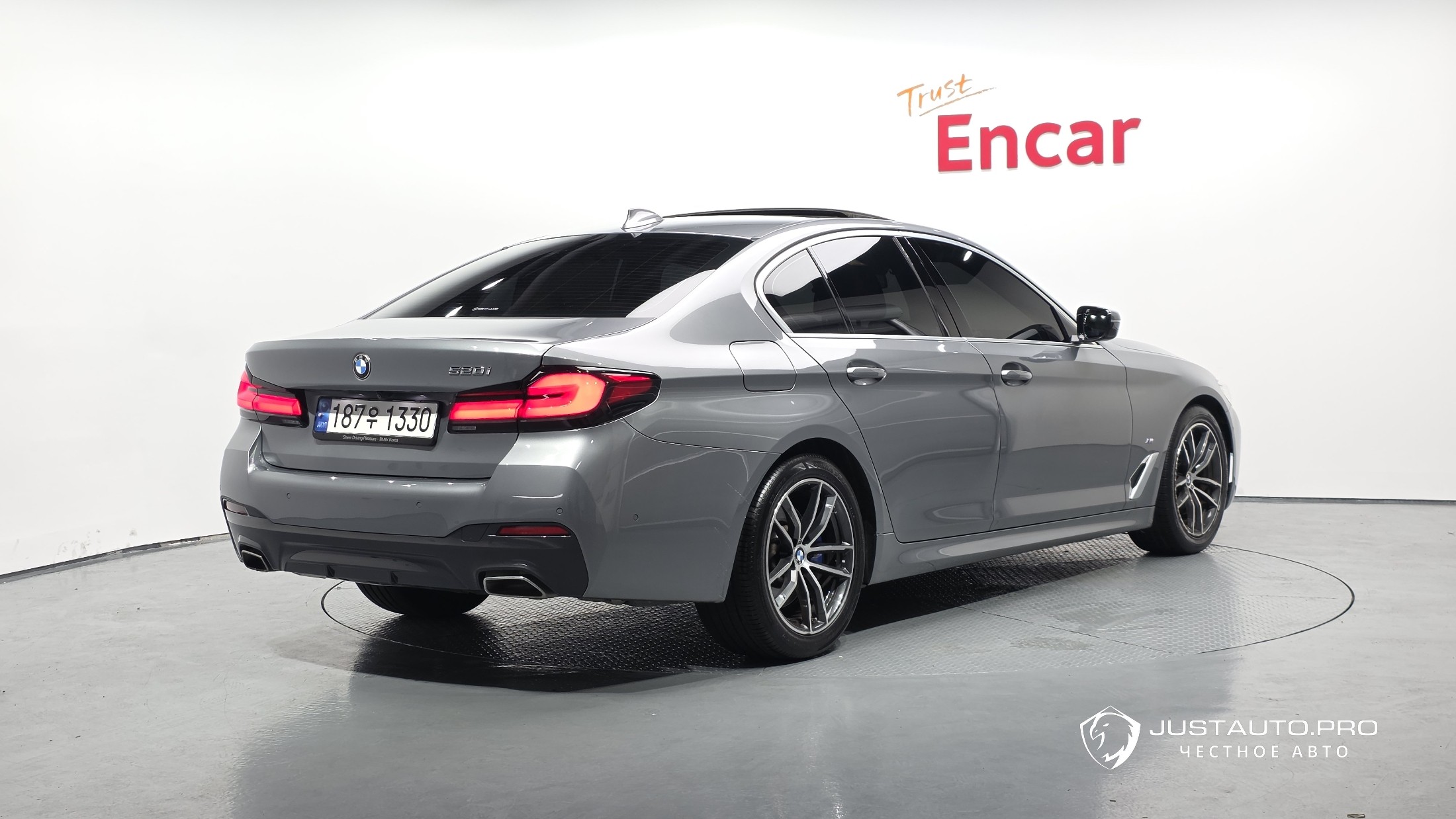Автомобиль BMW 5-Series