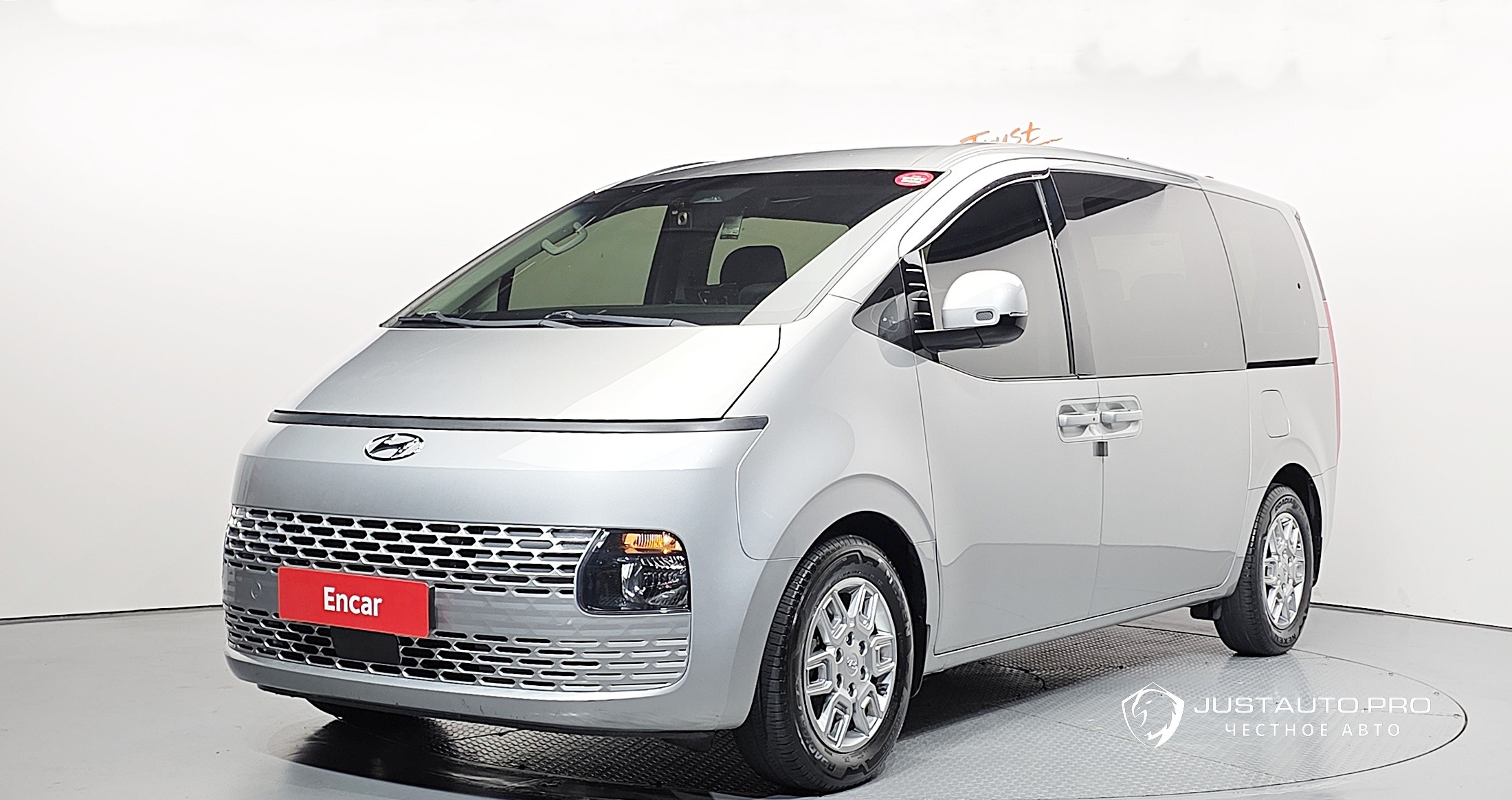 Автомобиль Hyundai Staria