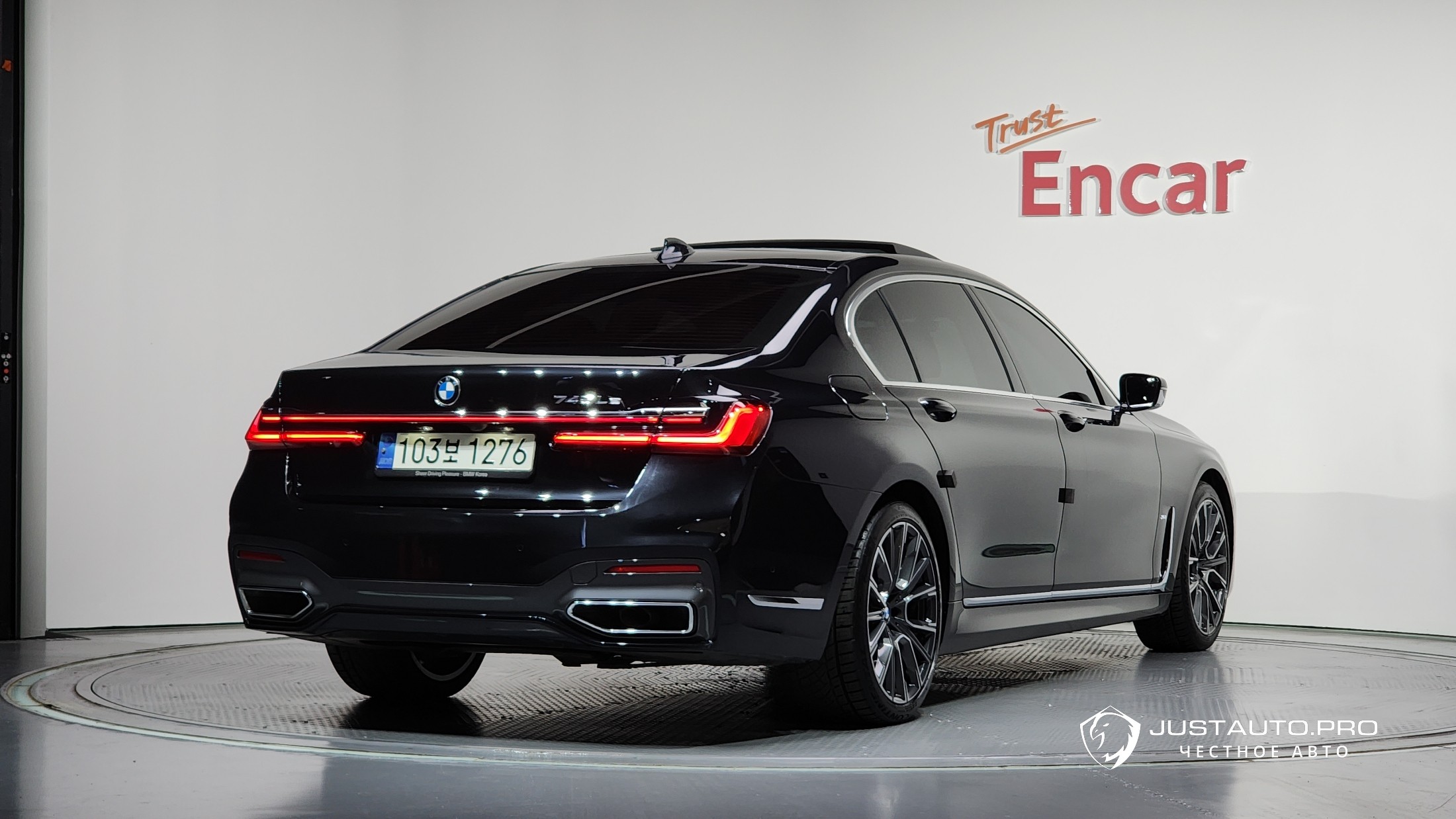 Автомобиль BMW 7-Series