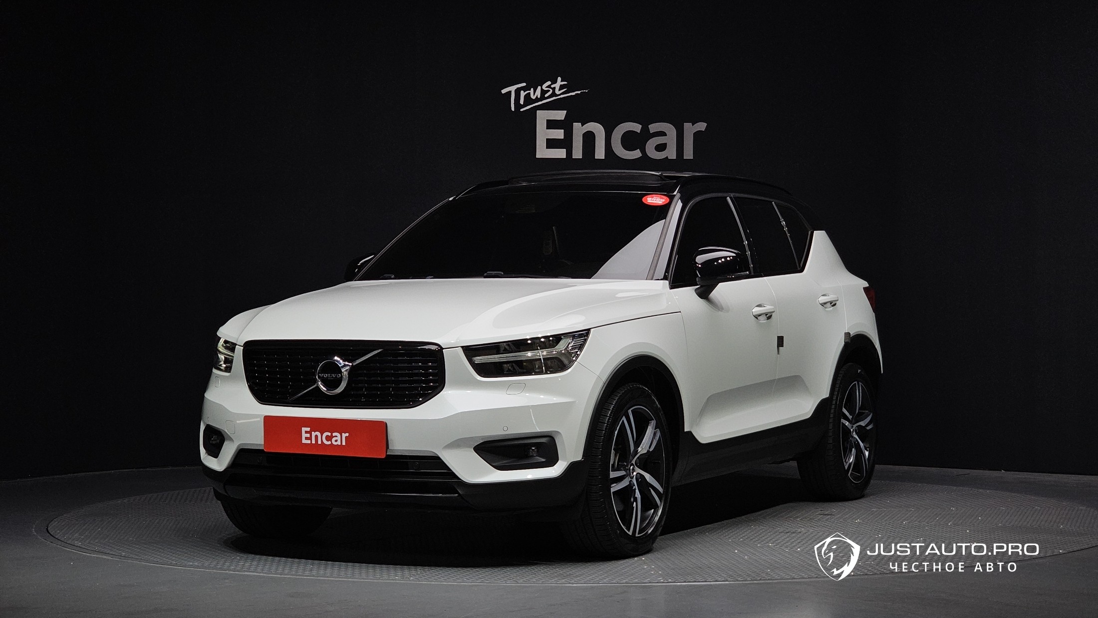 Автомобиль Volvo XC40