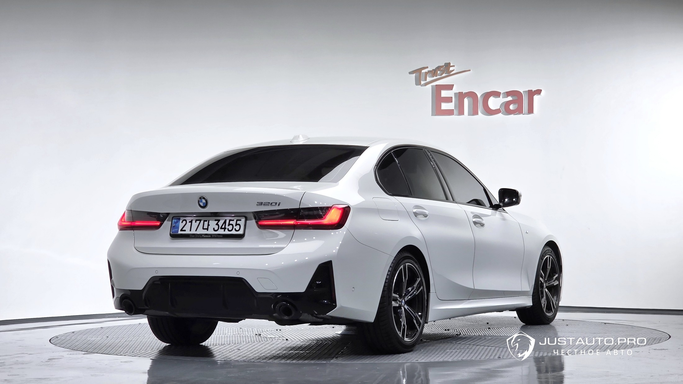Автомобиль BMW 3-Series