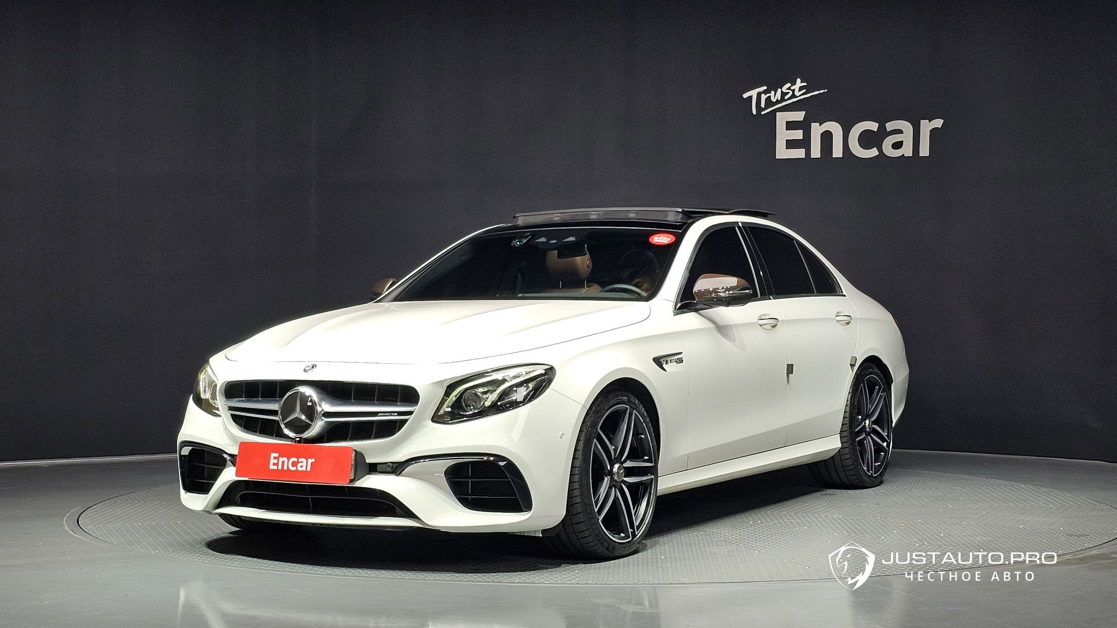 Автомобиль Mercedes-Benz E-Class