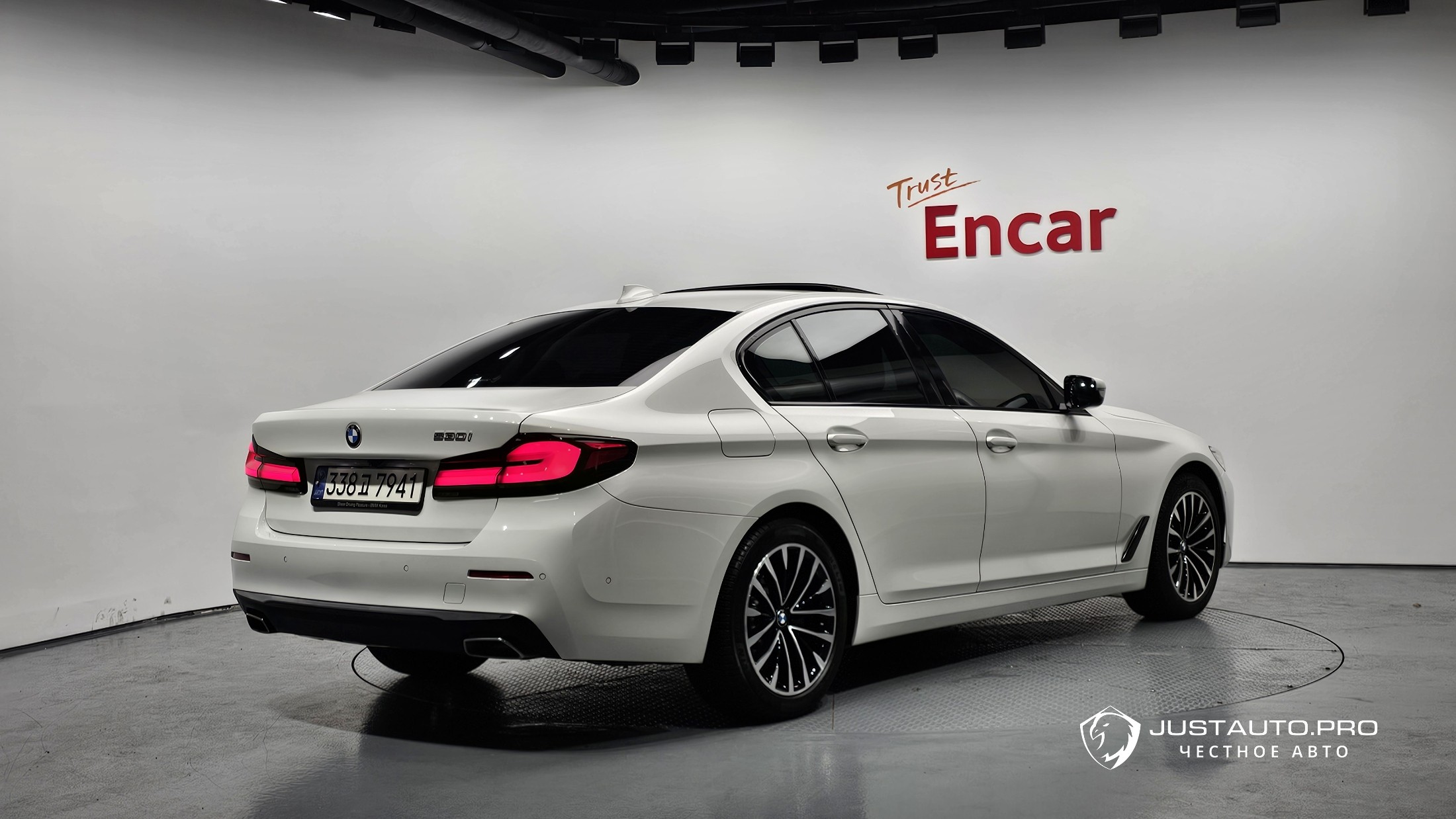 Автомобиль BMW 5-Series