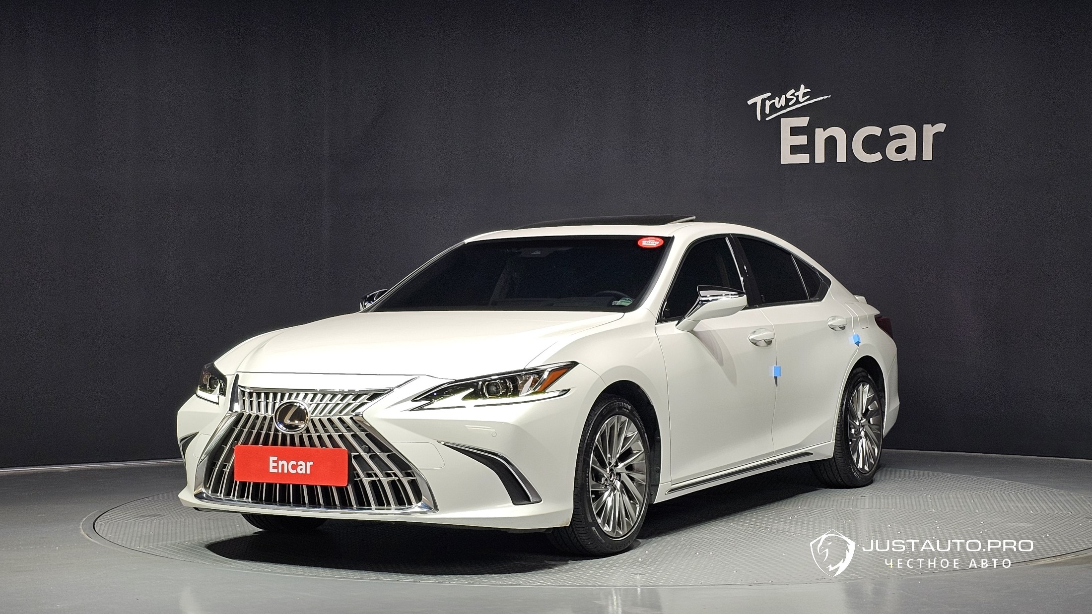 Автомобиль Lexus ES