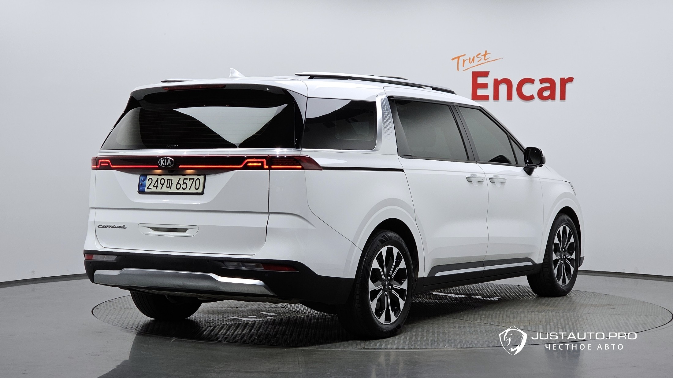 Автомобиль Kia Canival
