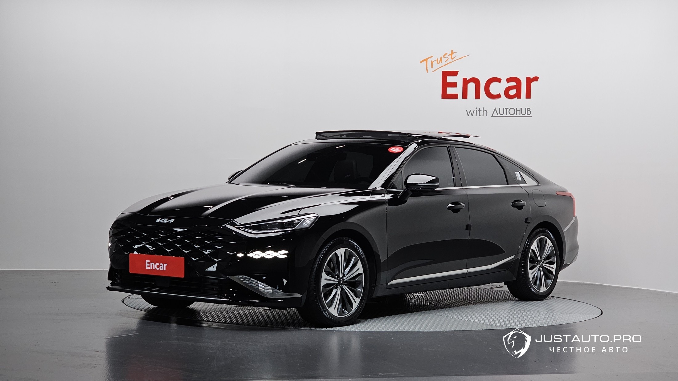 Автомобиль Kia K8