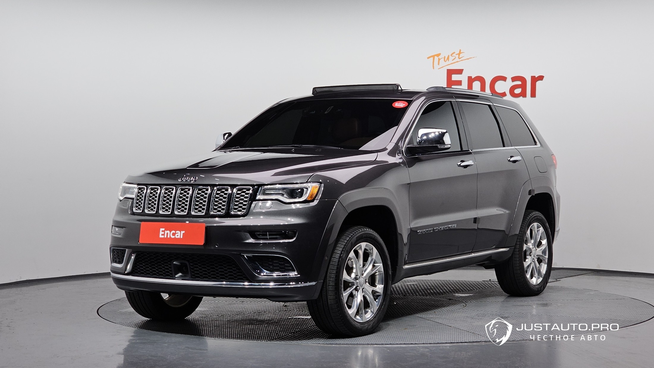 Автомобиль Jeep Cherokee