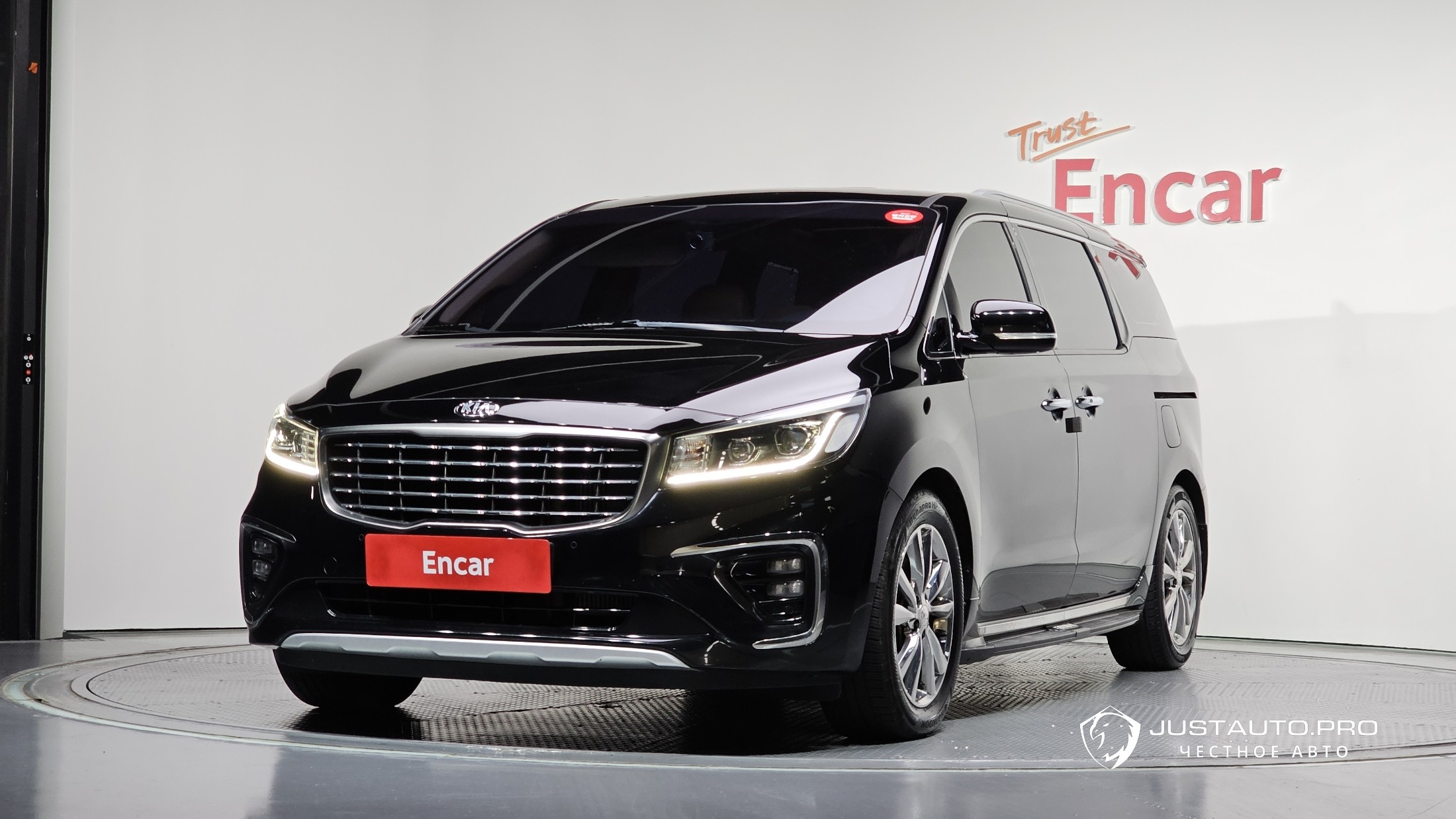 Автомобиль Kia Canival