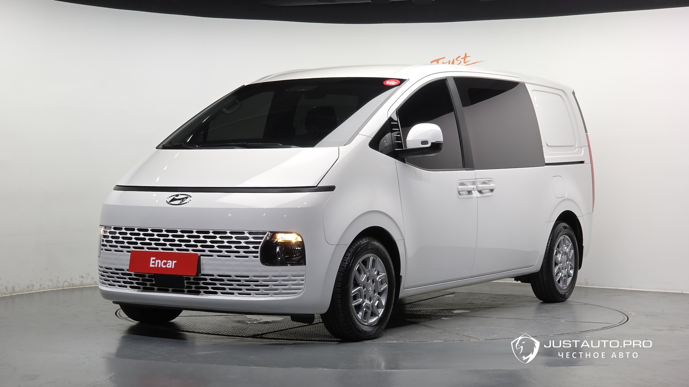 Автомобиль Hyundai Staria