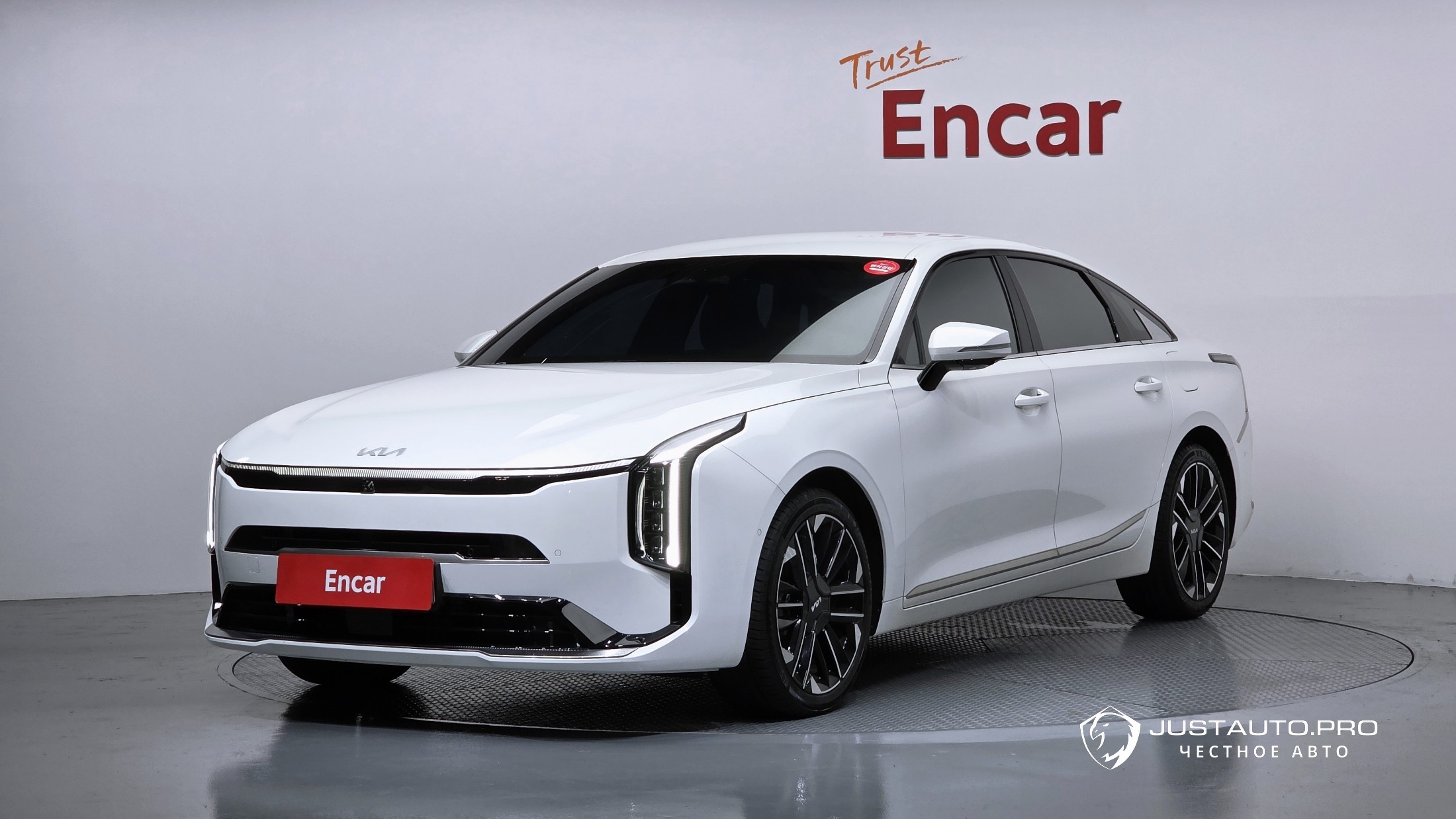 Автомобиль Kia K8