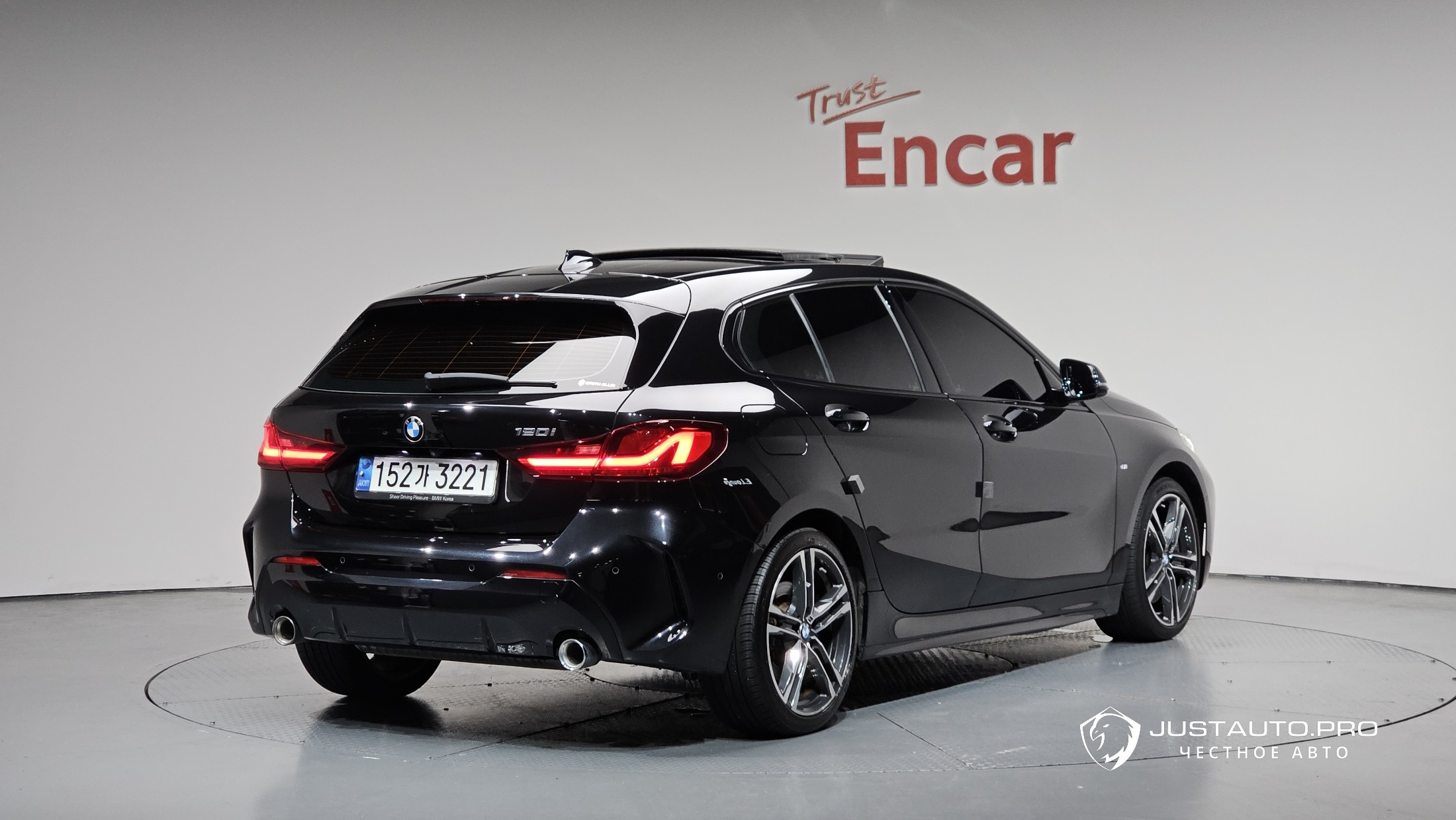 Автомобиль BMW 1-Series