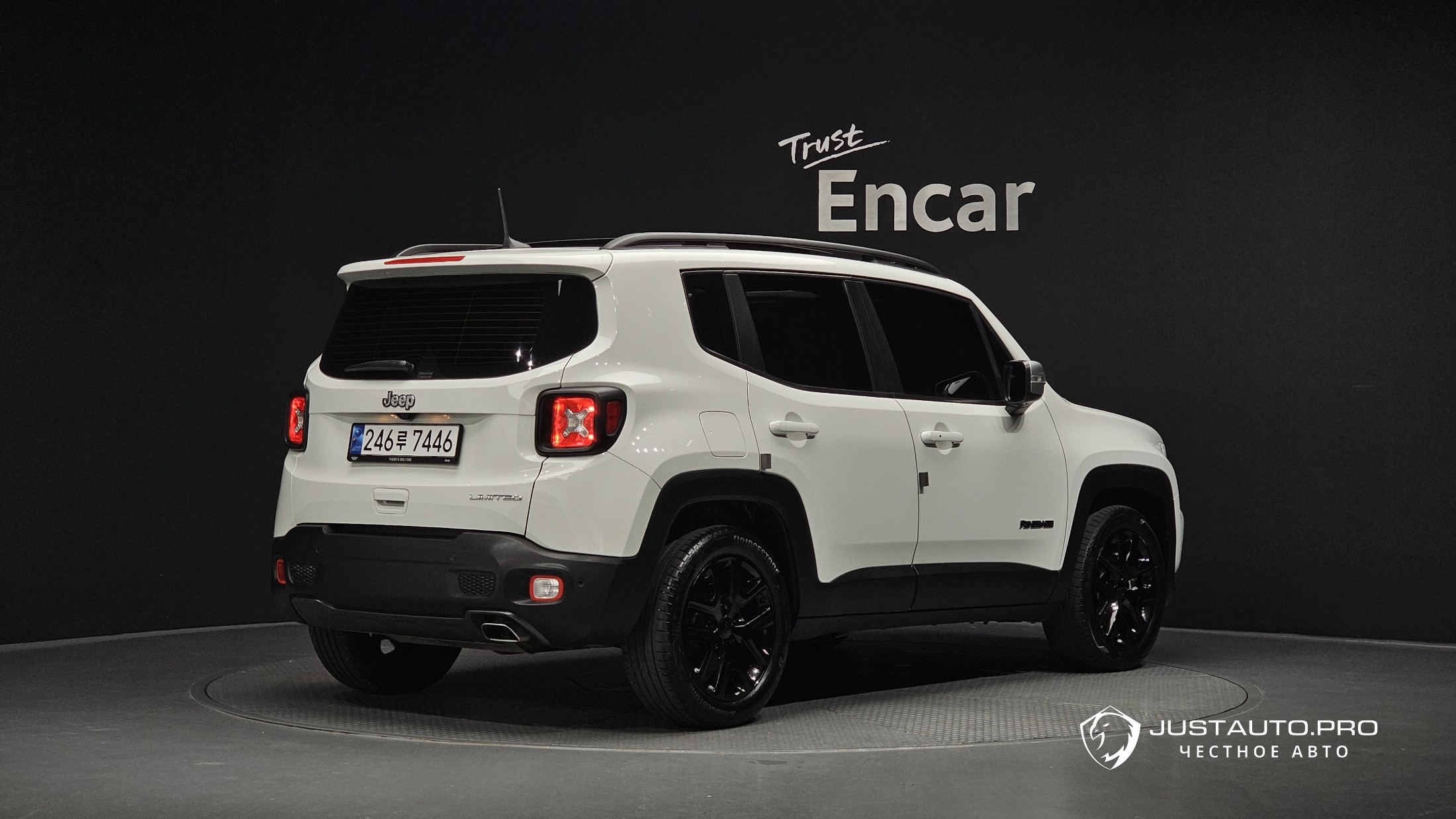 Автомобиль Jeep Renegade