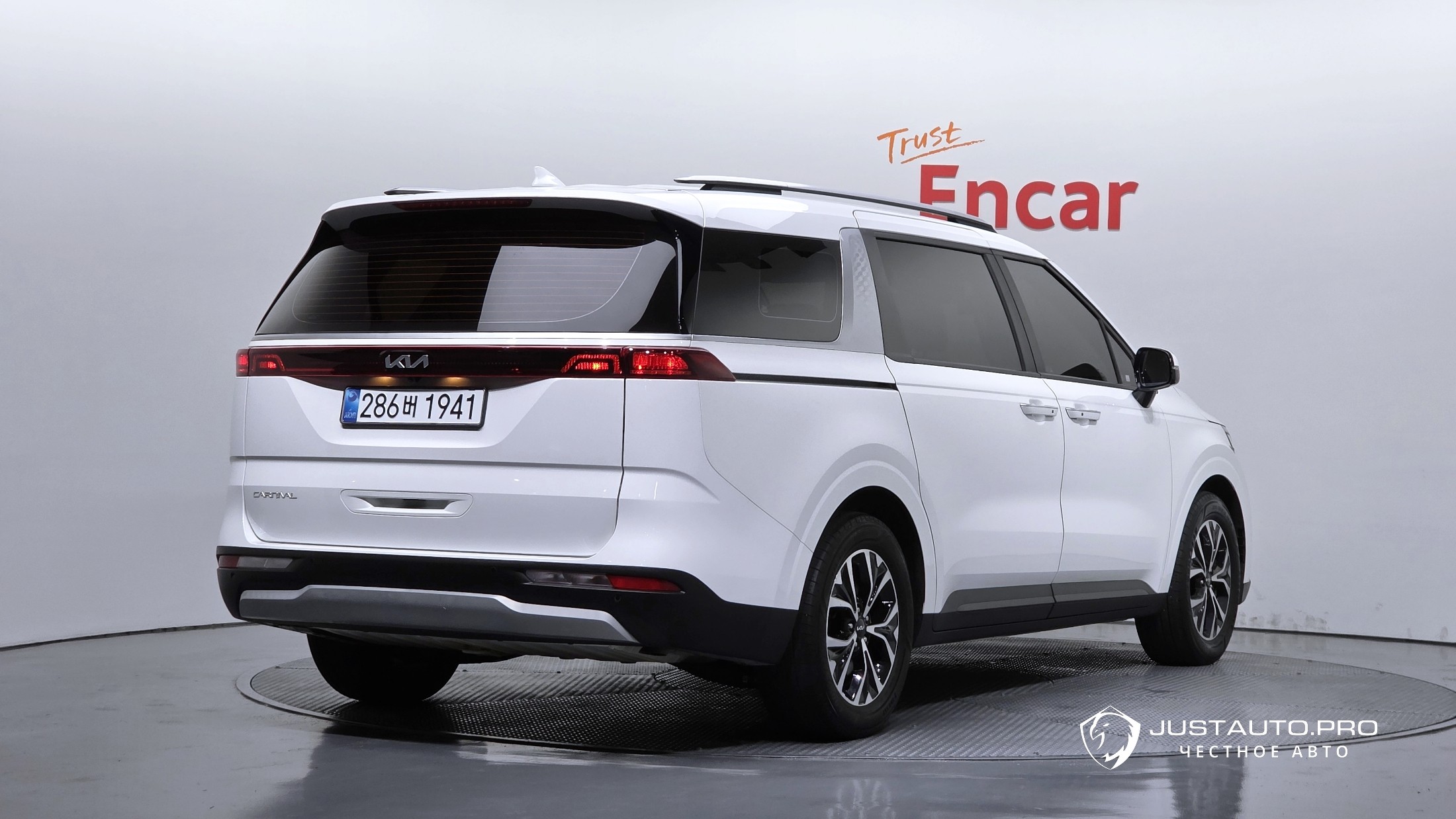 Автомобиль Kia Canival