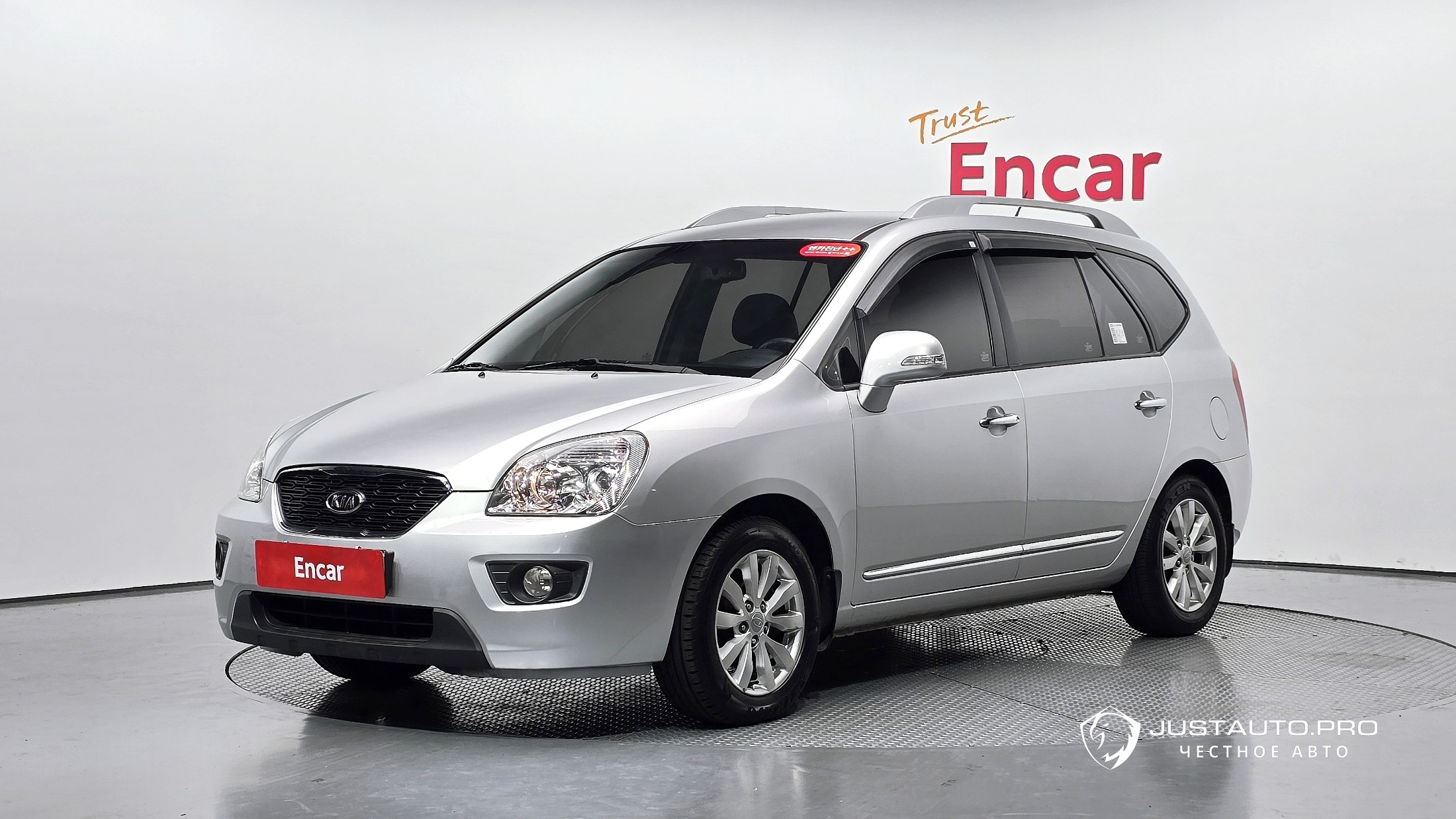 Автомобиль Kia Carens