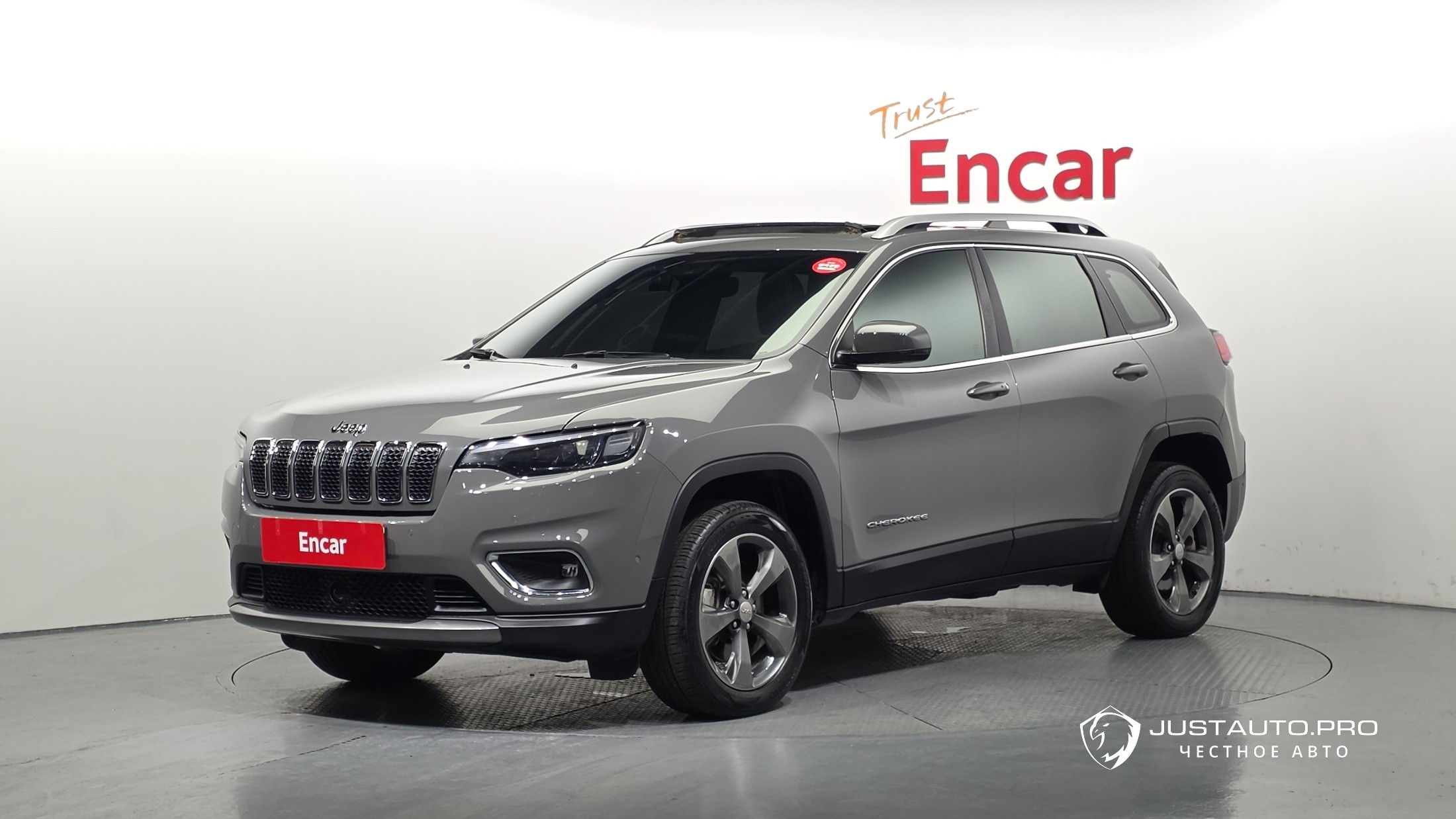 Автомобиль Jeep Cherokee