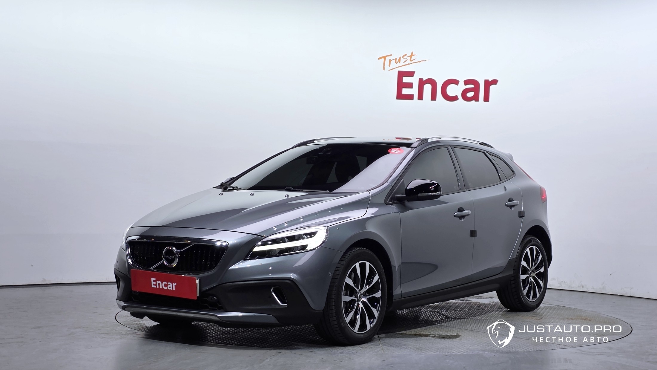 Автомобиль Volvo V40