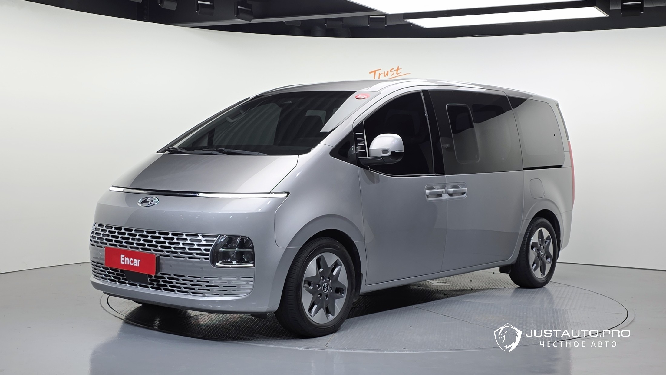 Автомобиль Hyundai Staria