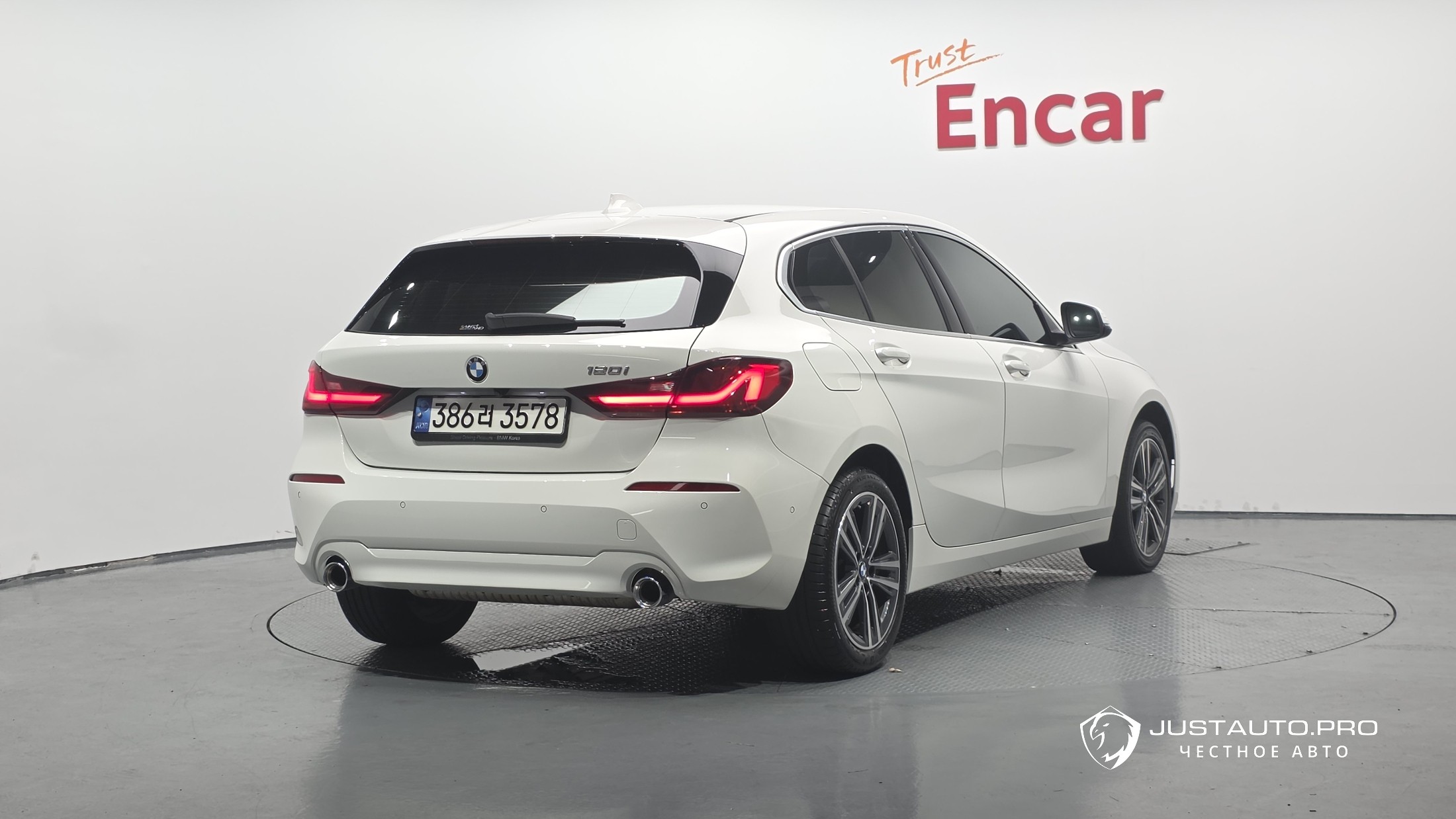 Автомобиль BMW 1-Series