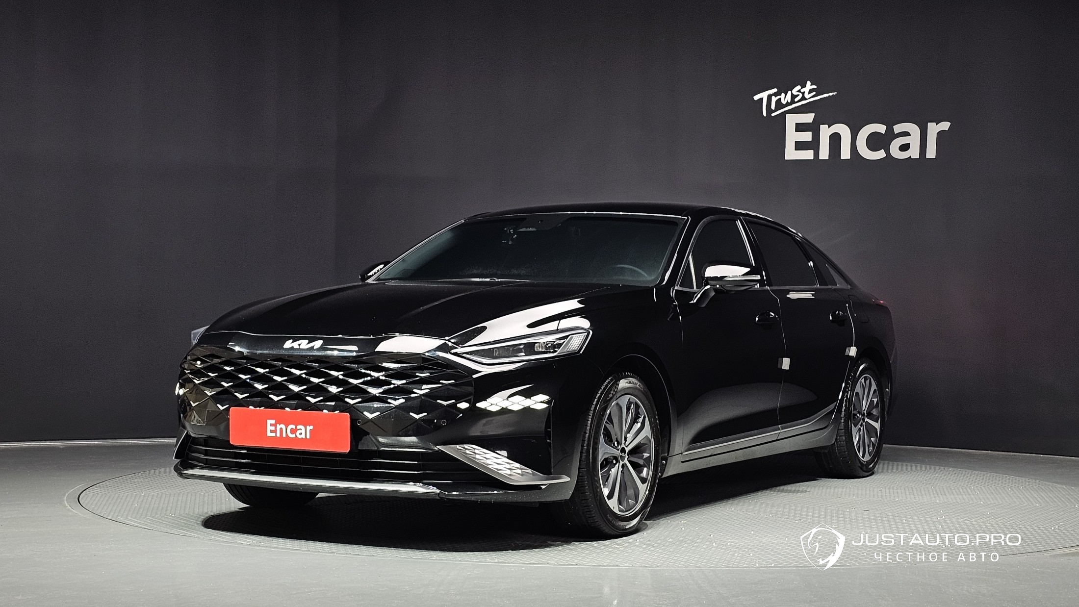 Автомобиль Kia K8